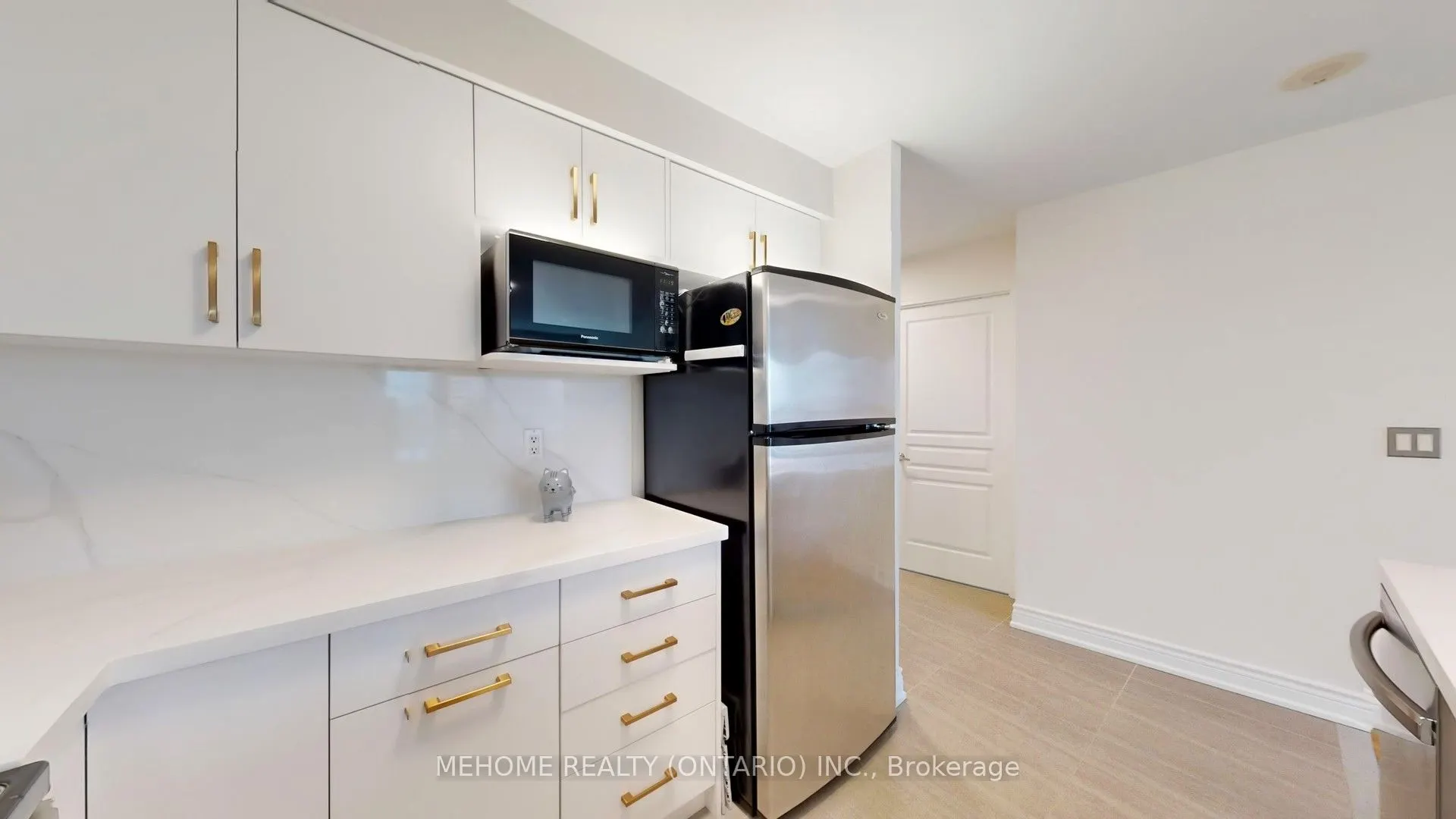 509 Beecroft Road, #1611