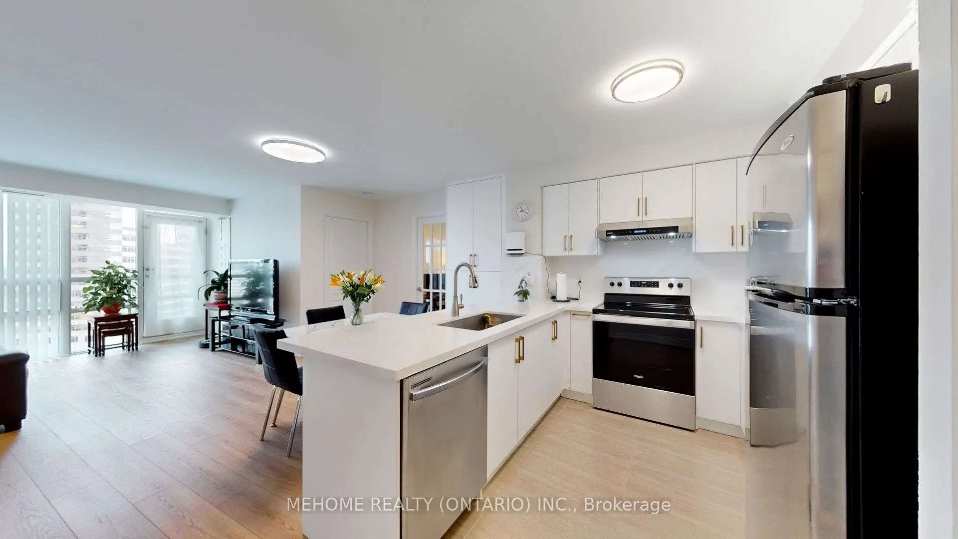 509 Beecroft Road, #1611
