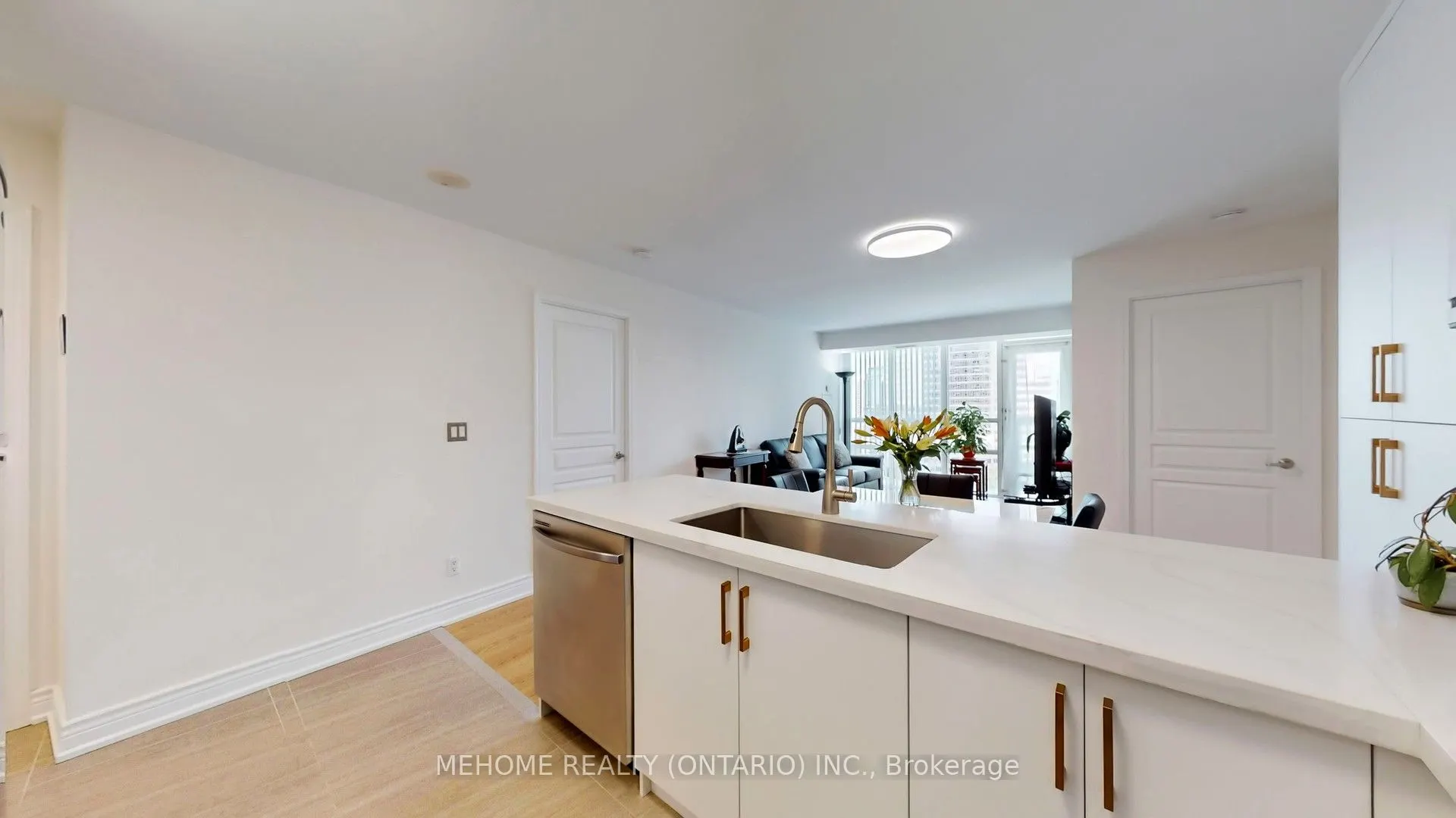 509 Beecroft Road, #1611