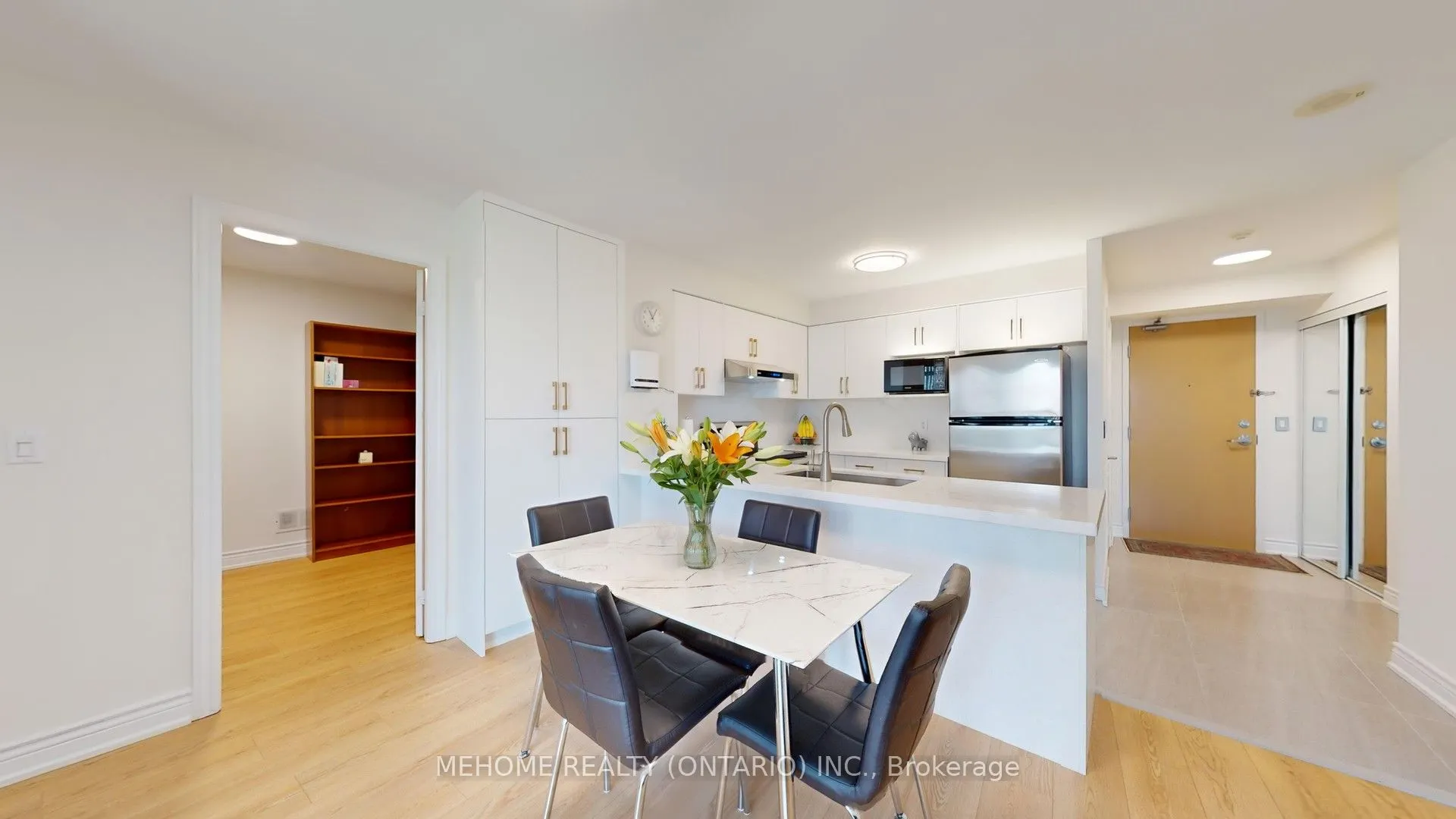 509 Beecroft Road, #1611