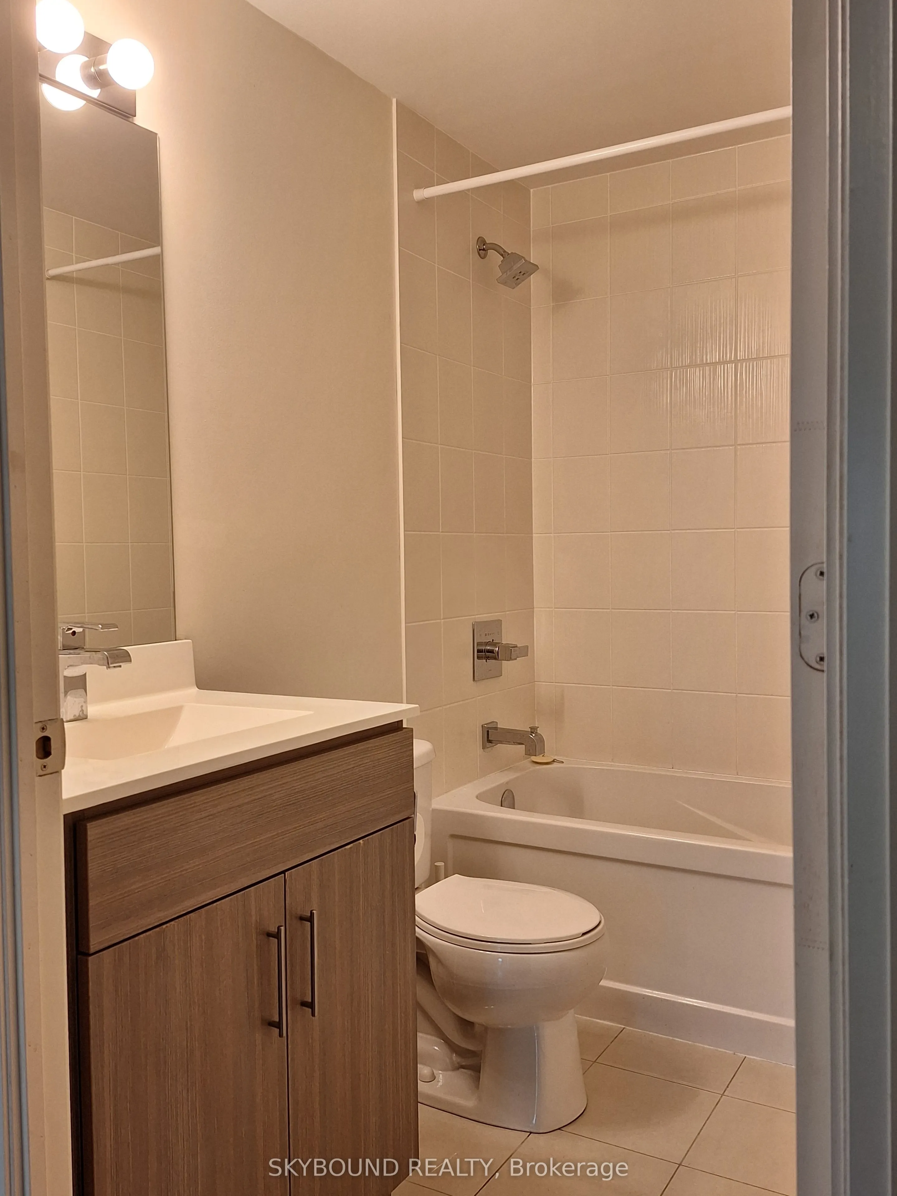 68 Canterbury Place, #611