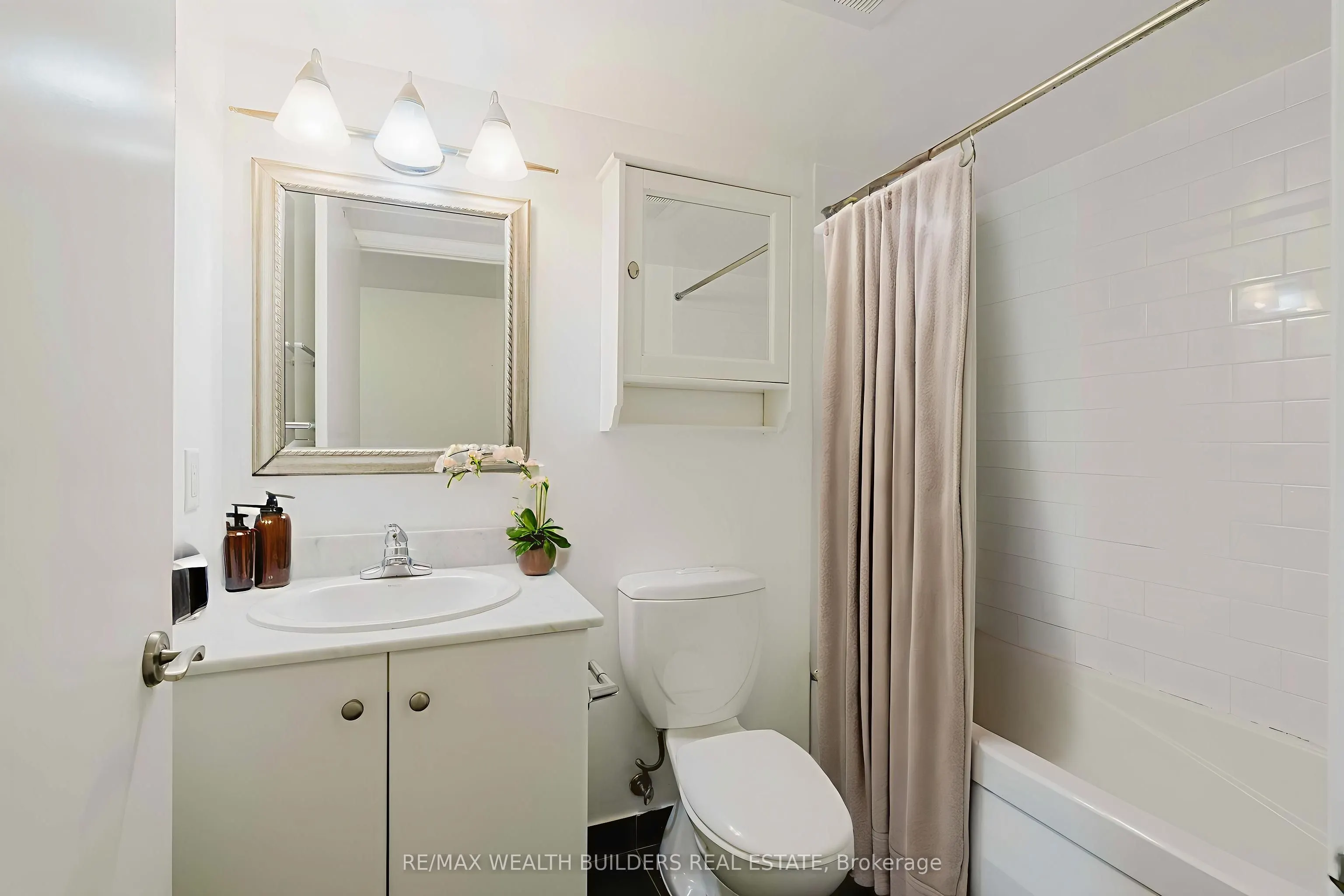 2181 Yonge Street, #2702