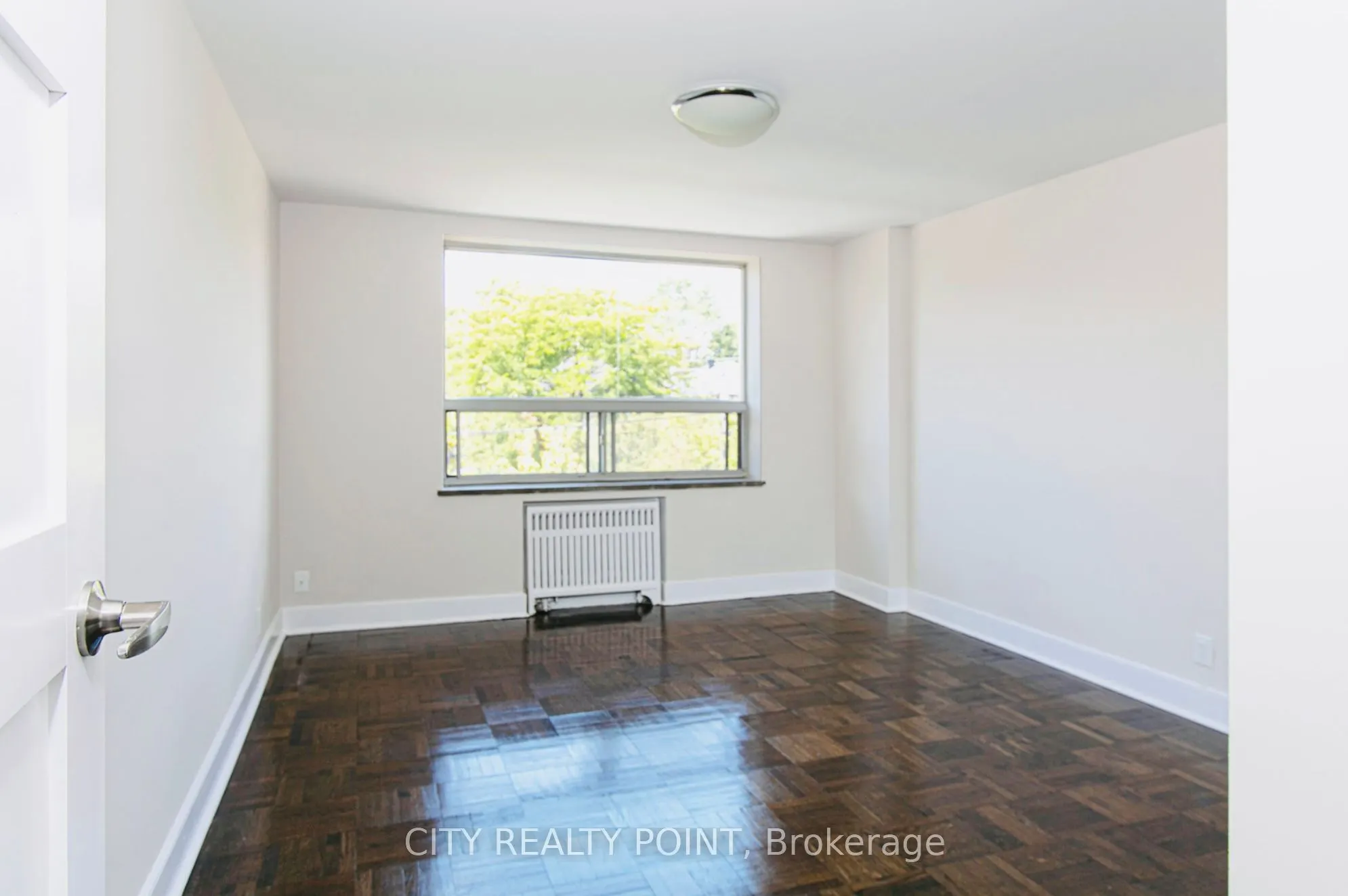 990 Avenue Road, #302
