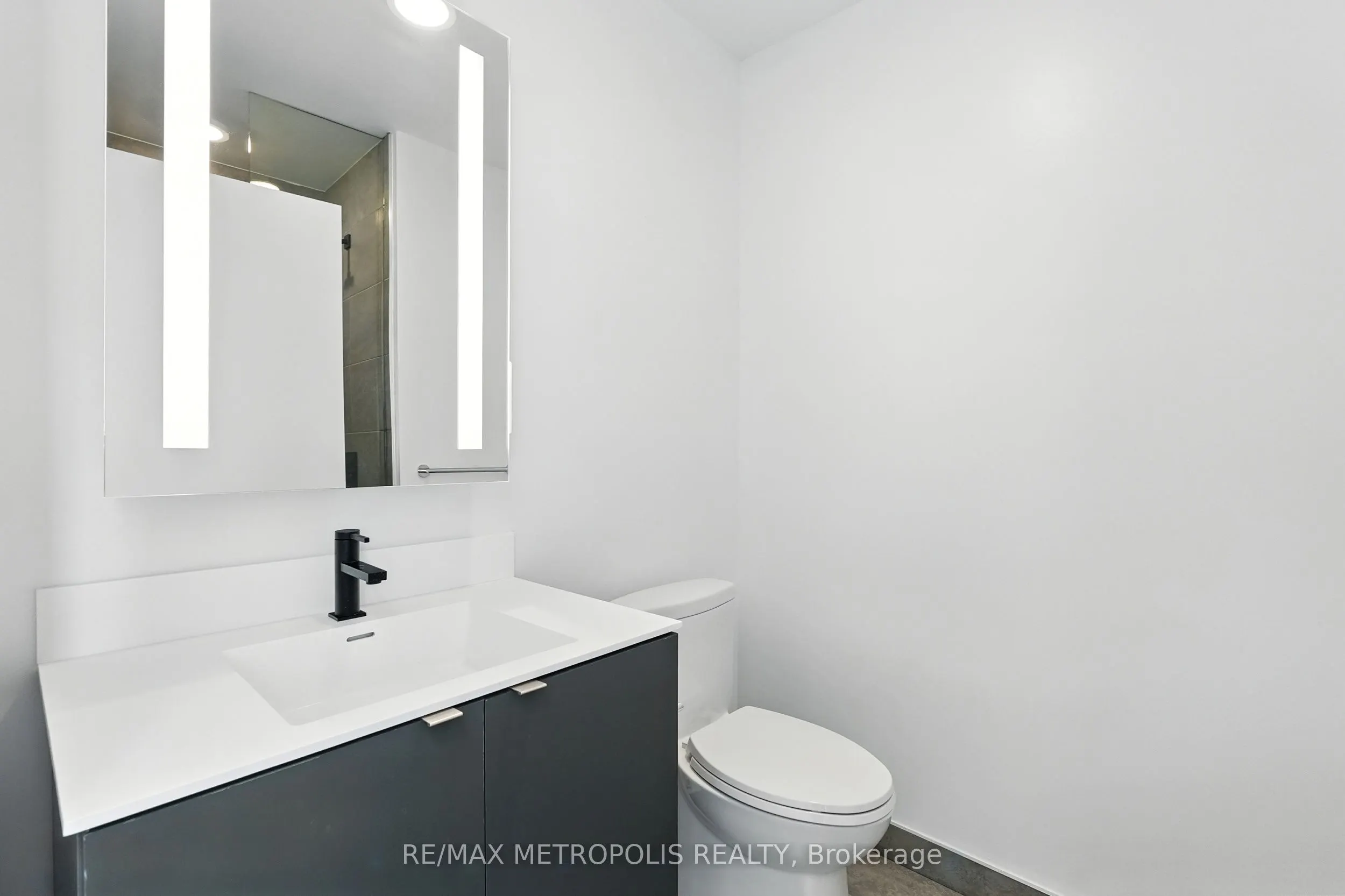 500 Dupont Street, #815