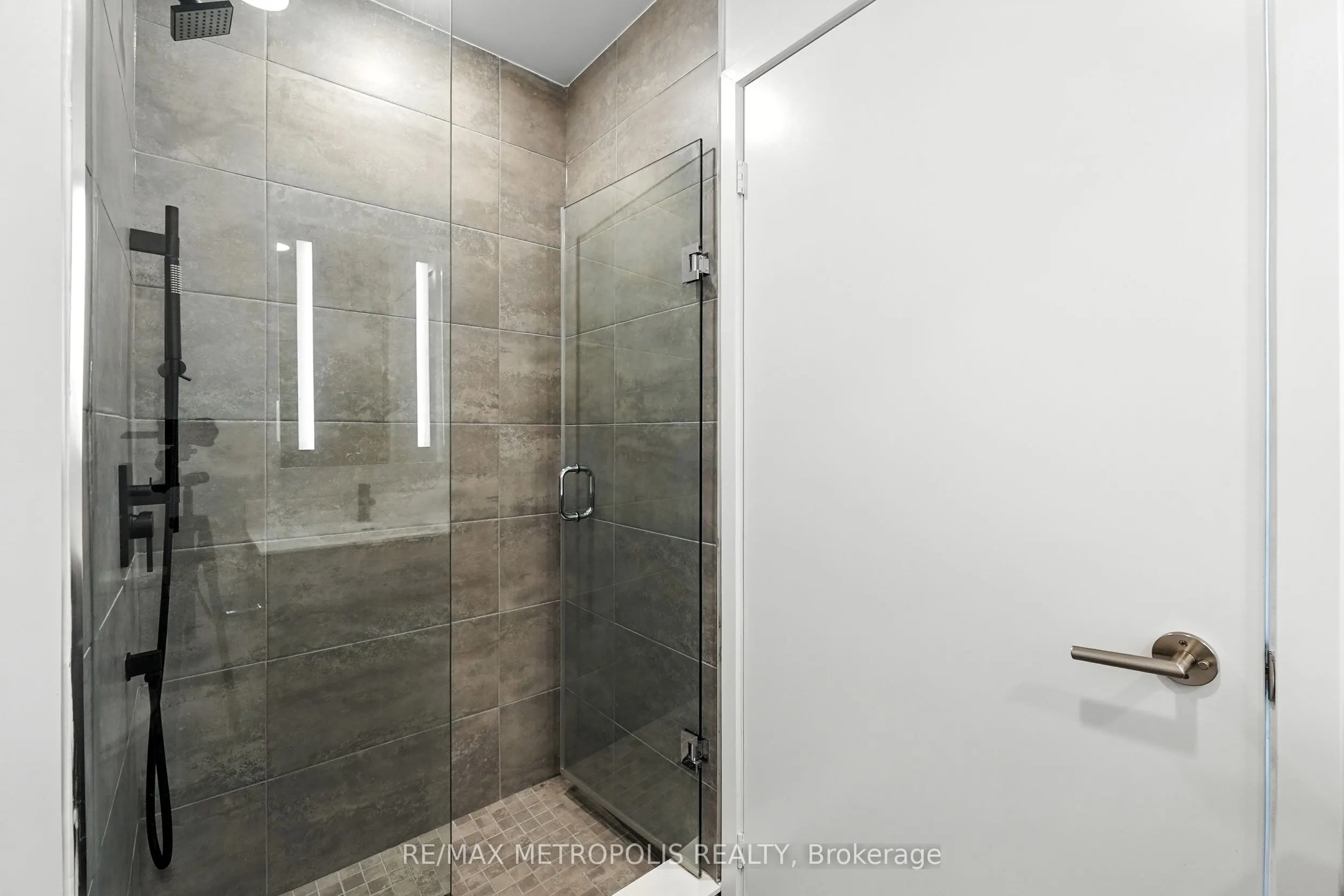 500 Dupont Street, #815