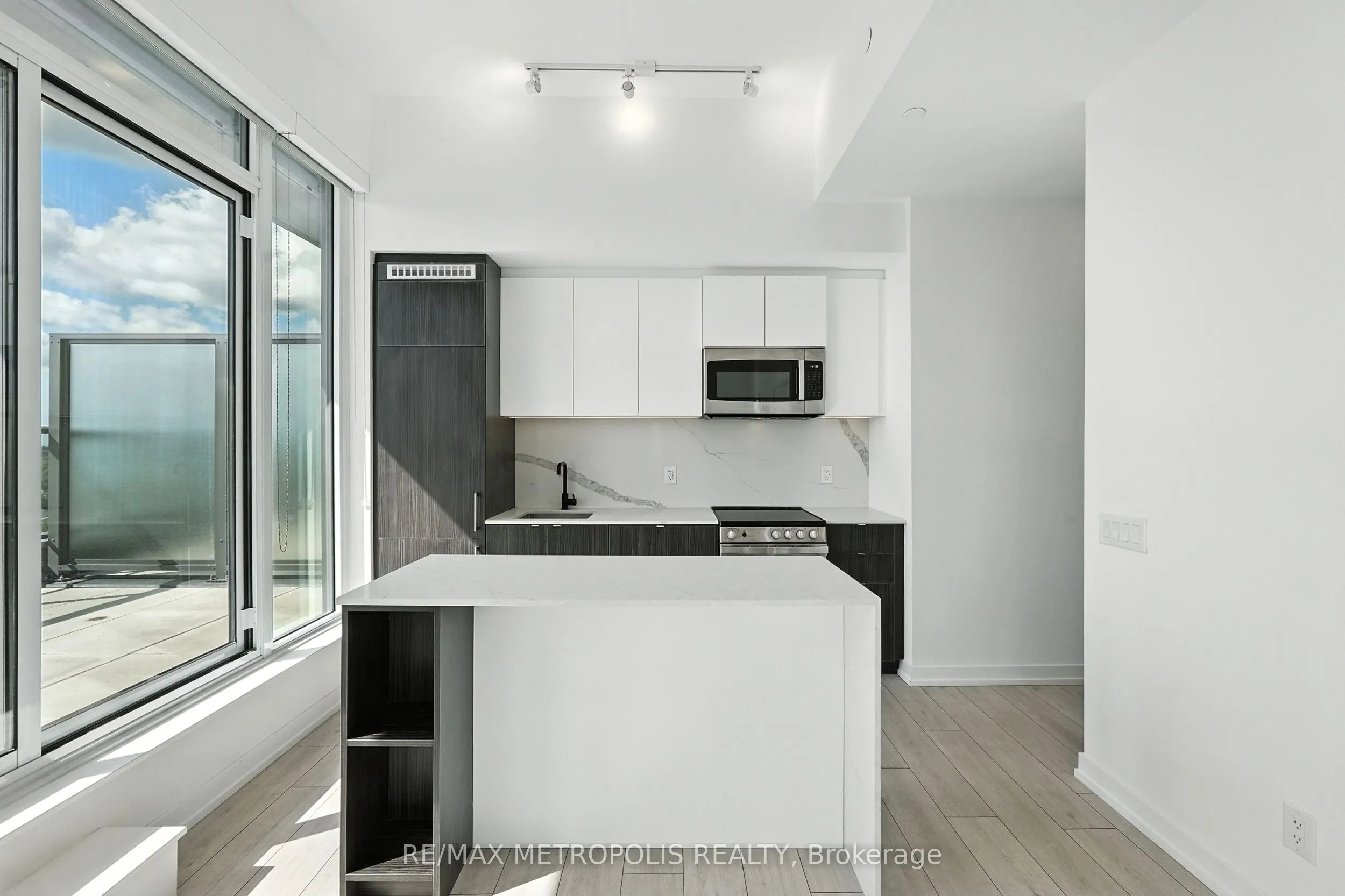 500 Dupont Street, #815