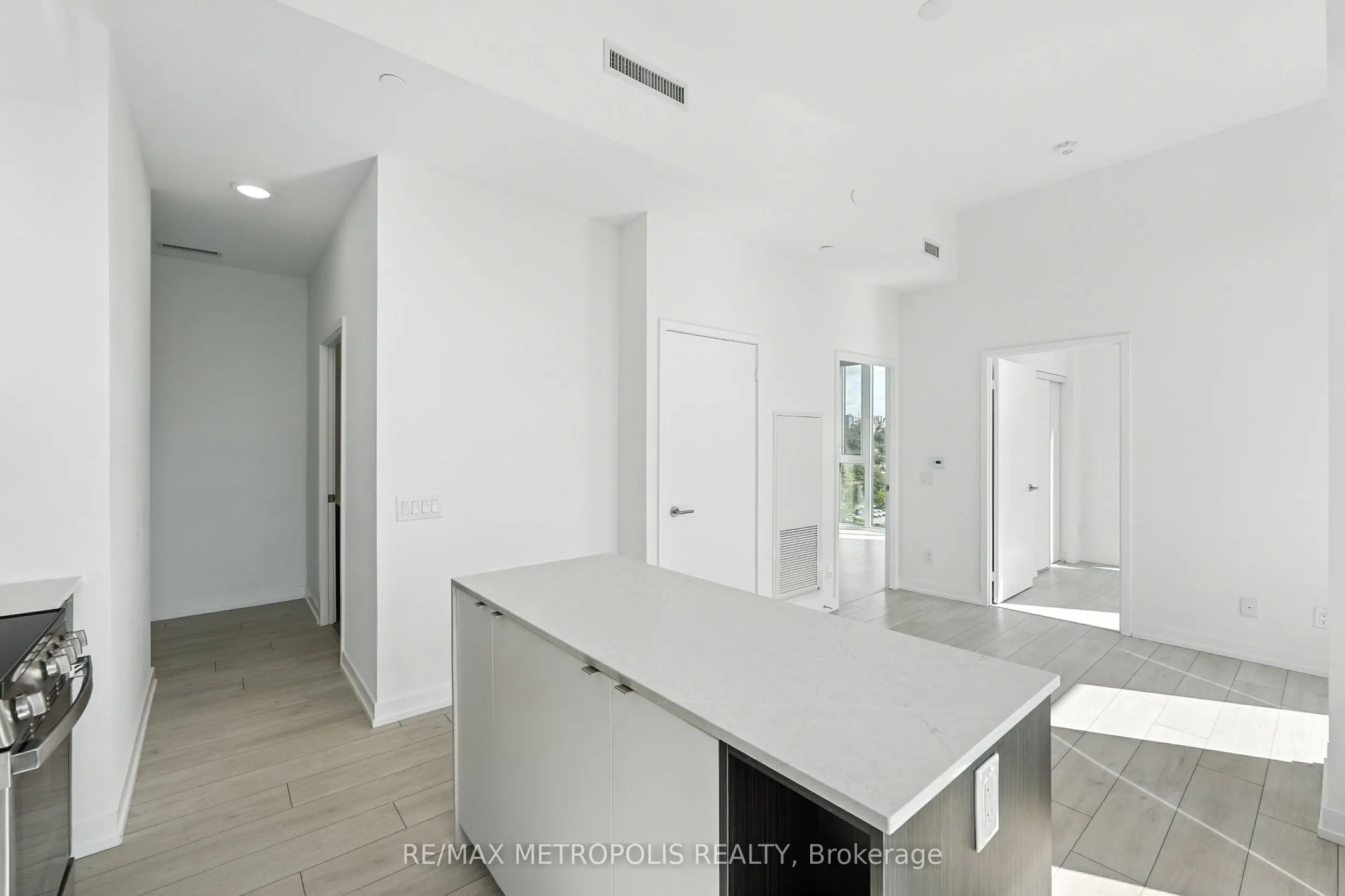 500 Dupont Street, #815