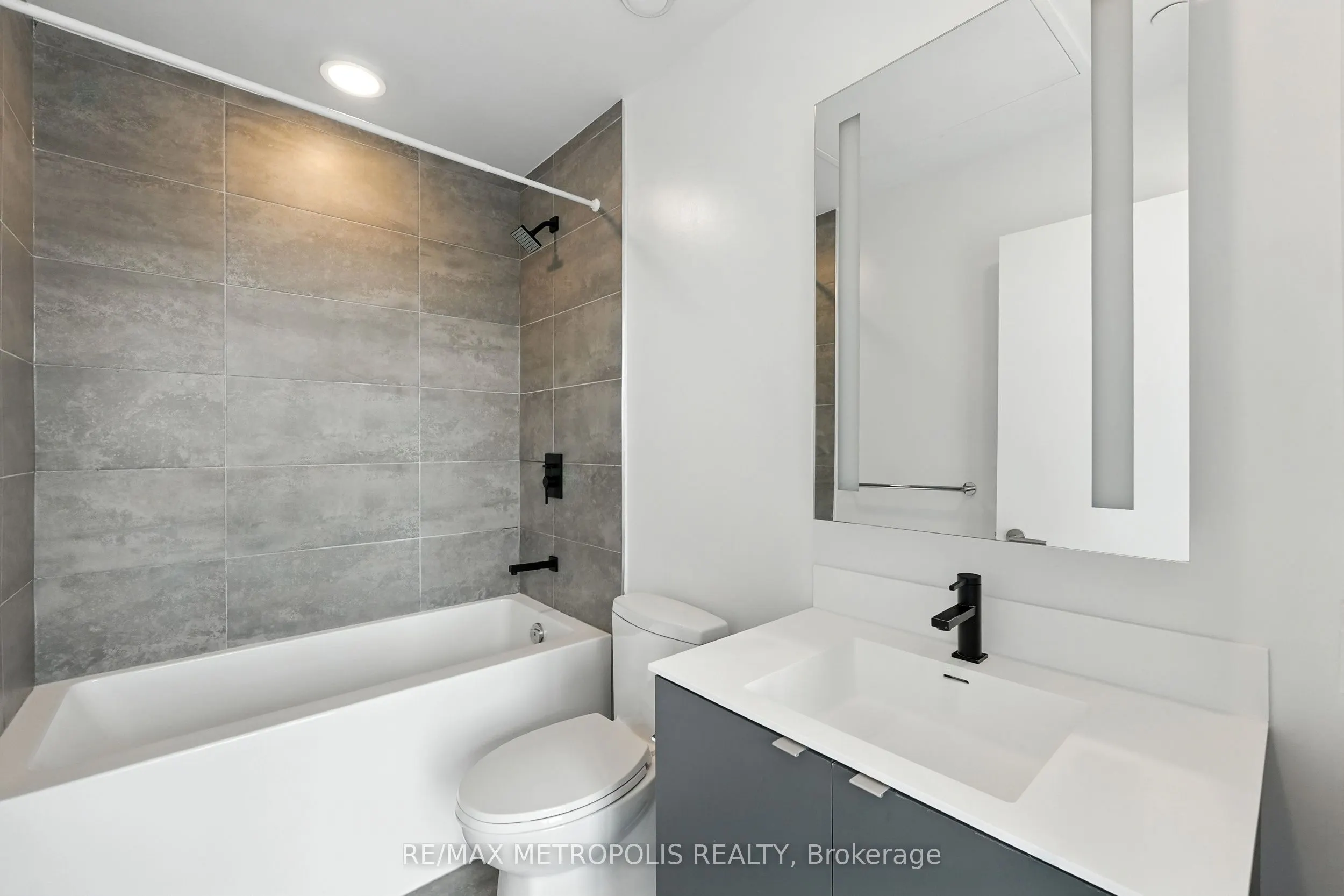 500 Dupont Street, #815
