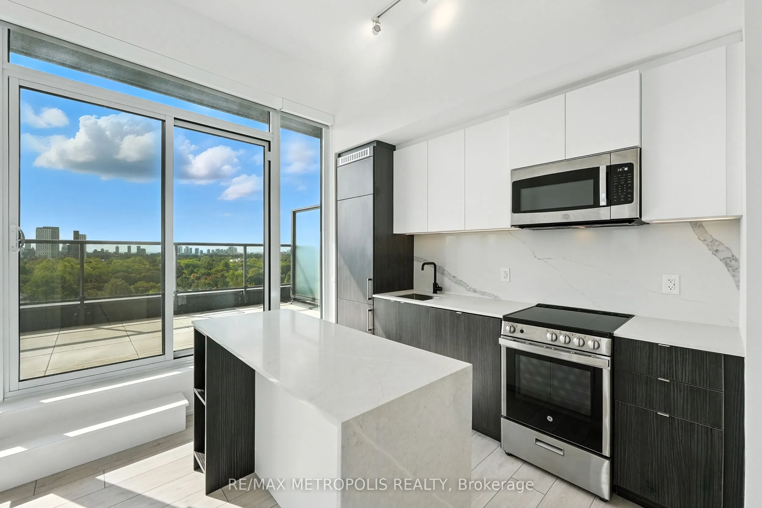 500 Dupont Street, #815