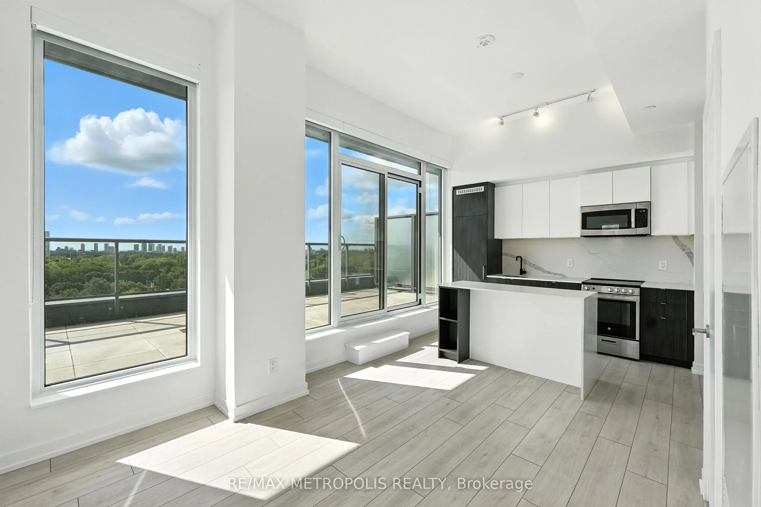500 Dupont Street, #815