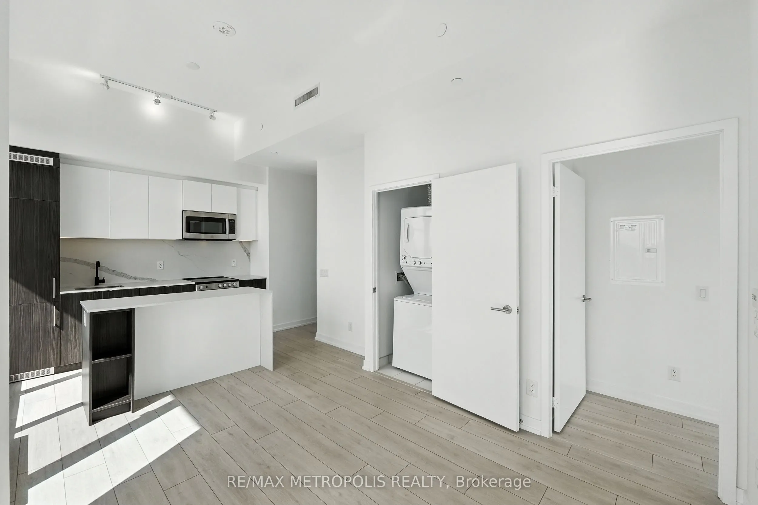 500 Dupont Street, #815