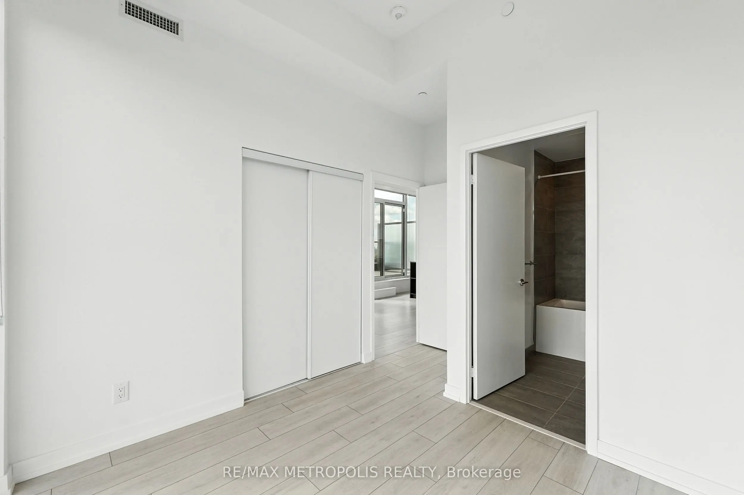 500 Dupont Street, #815