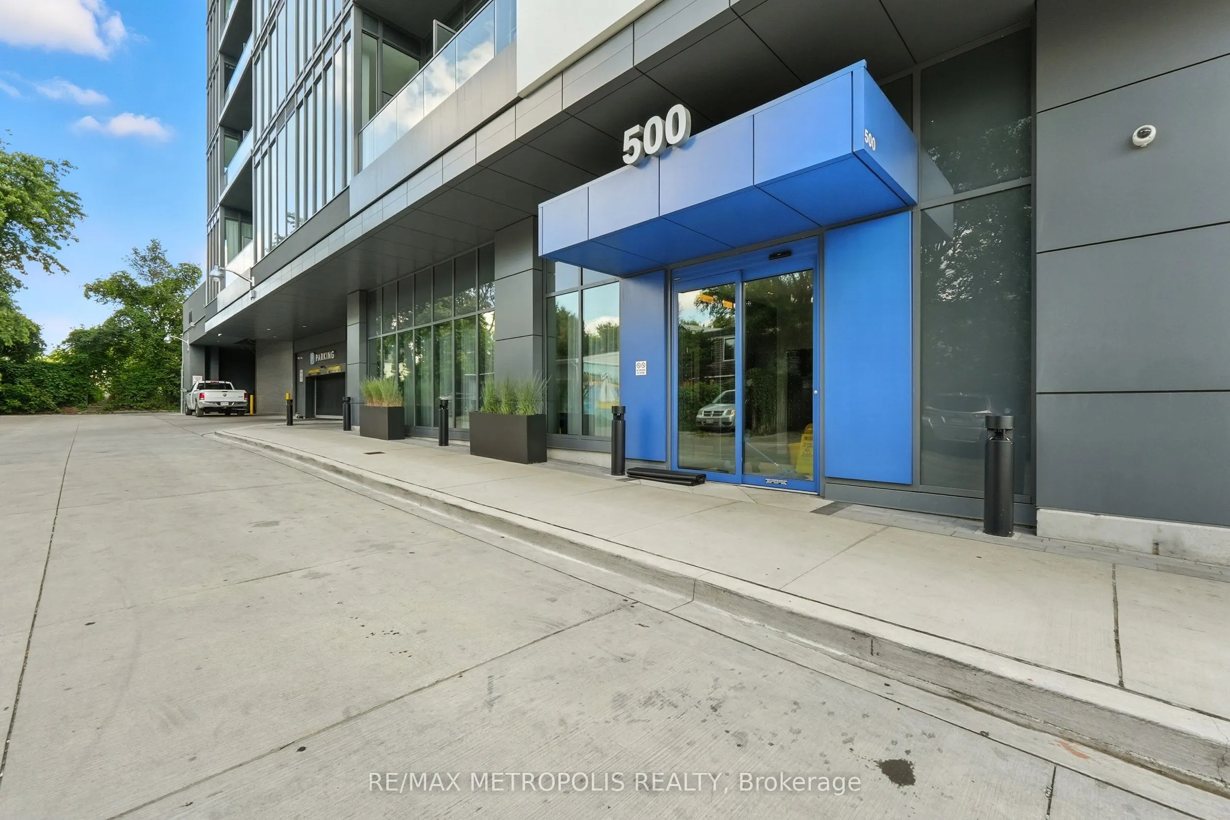 500 Dupont Street, #815
