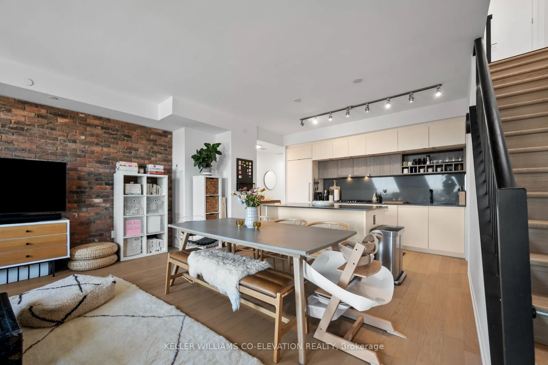 138 St Helens Avenue, #PH7