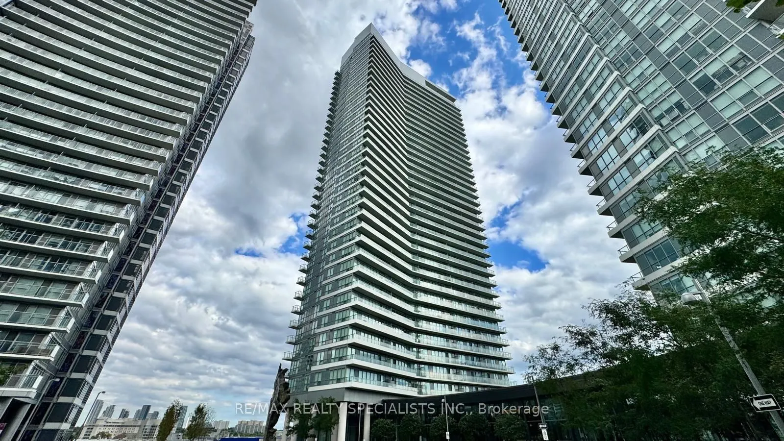 117 Mcmahon Drive, #2307