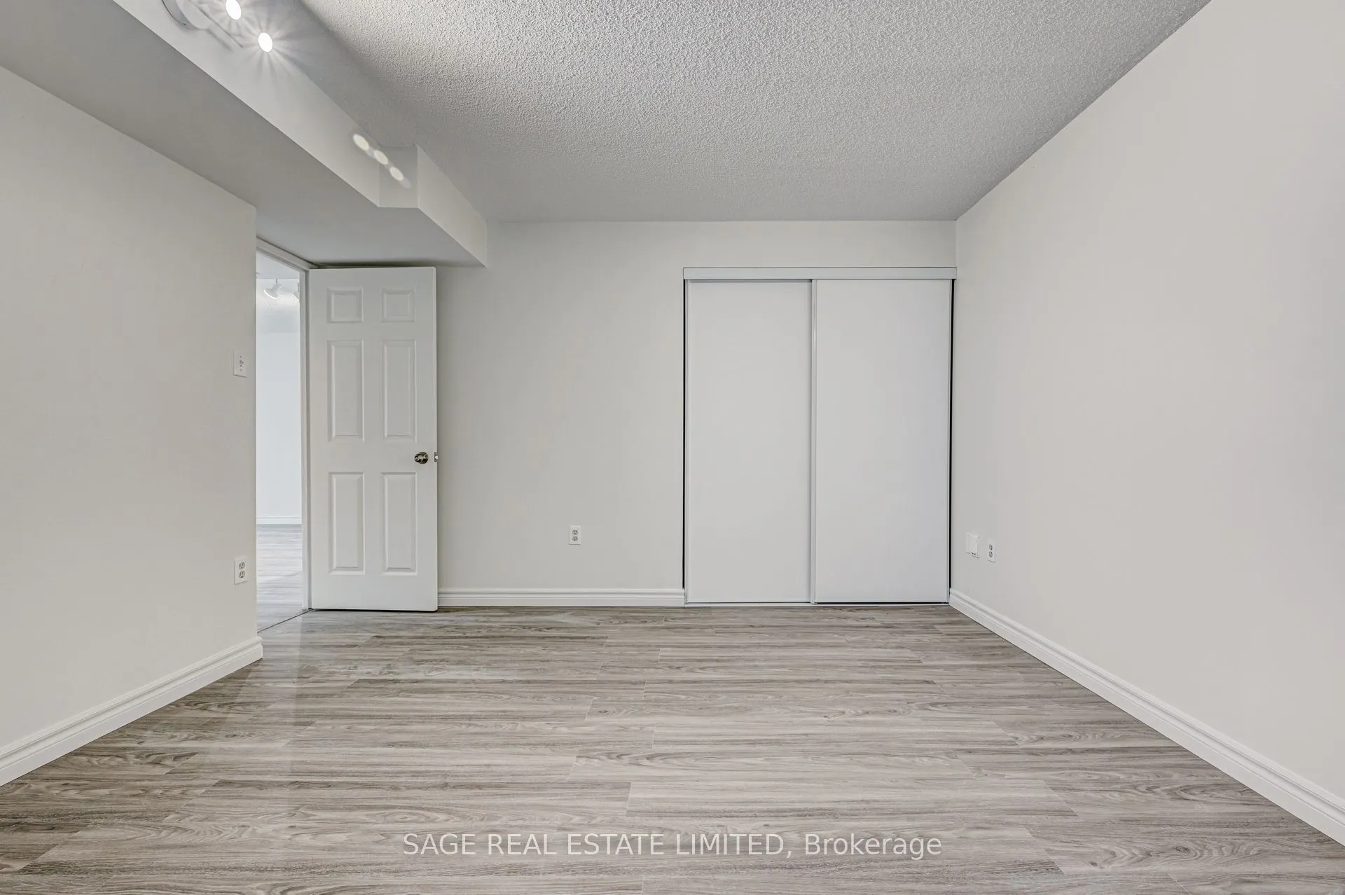 705 King Street W, #204