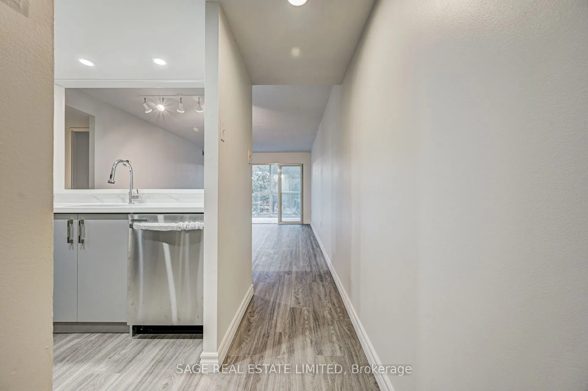 705 King Street W, #204