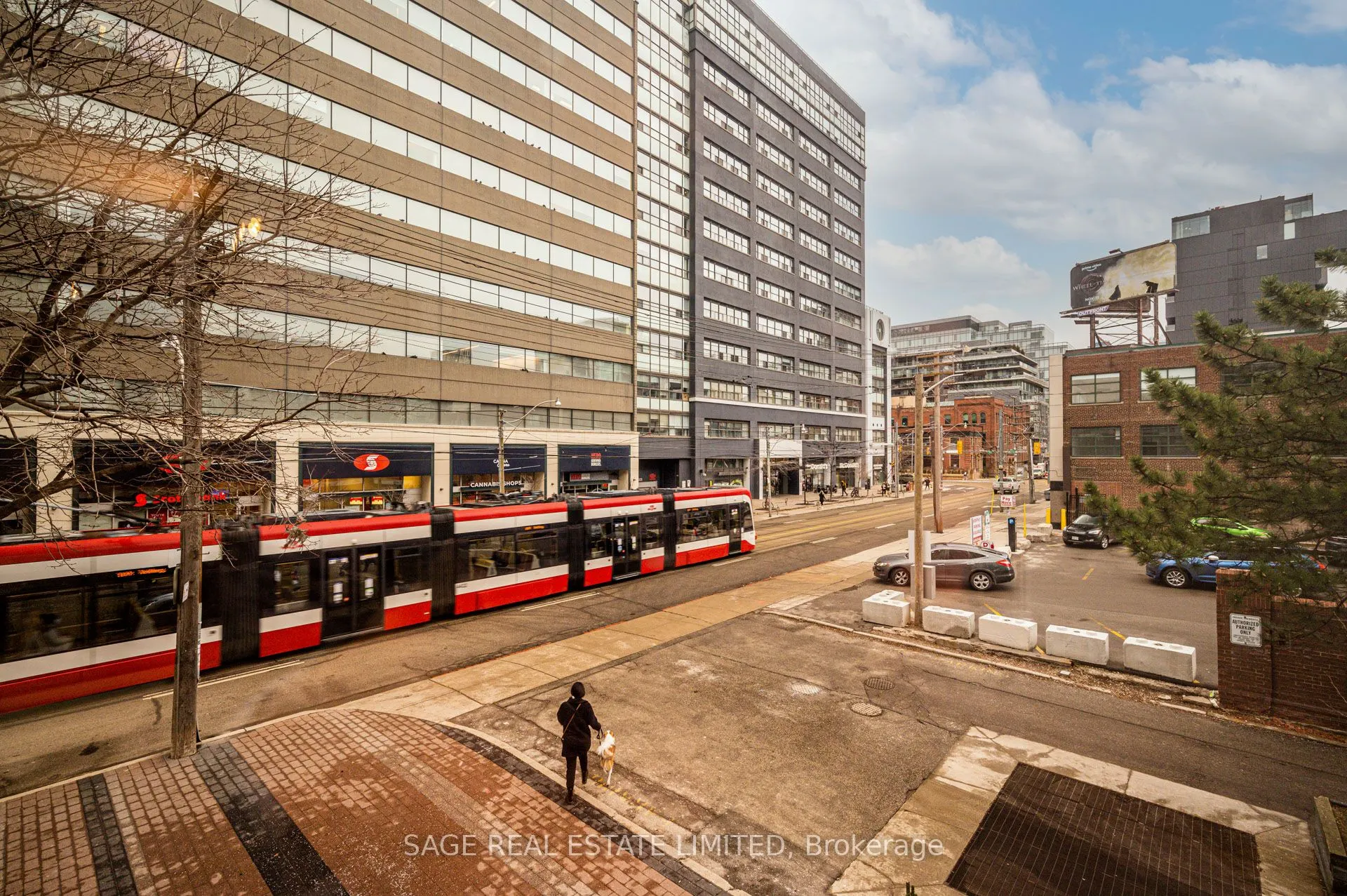 705 King Street W, #204