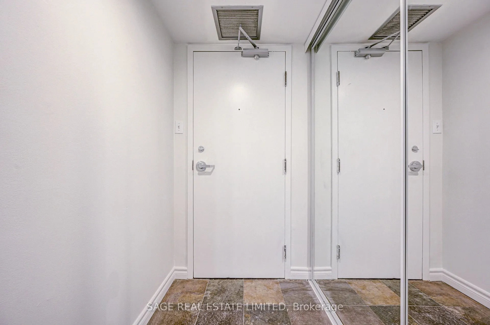 705 King Street W, #204