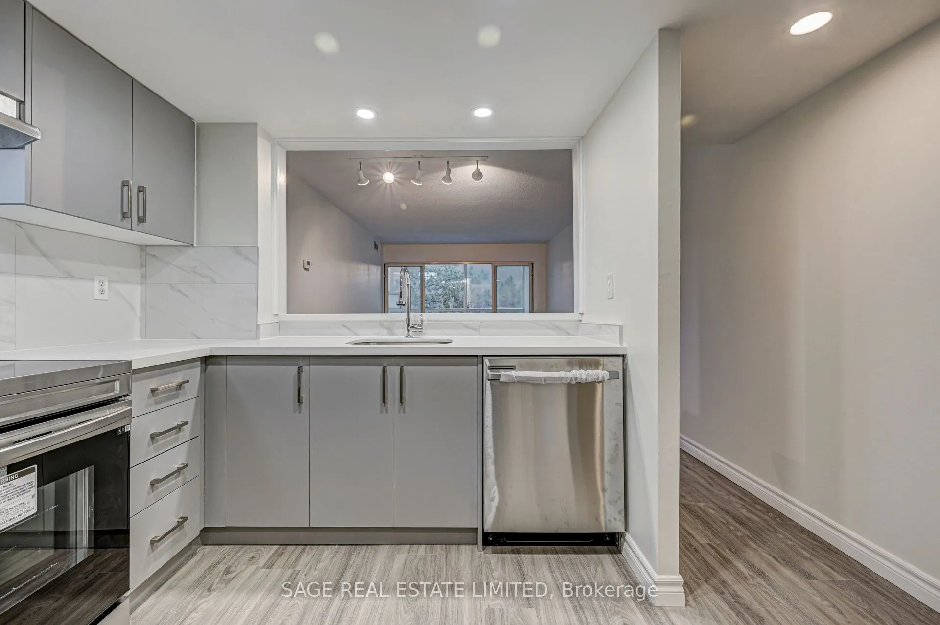 705 King Street W, #204
