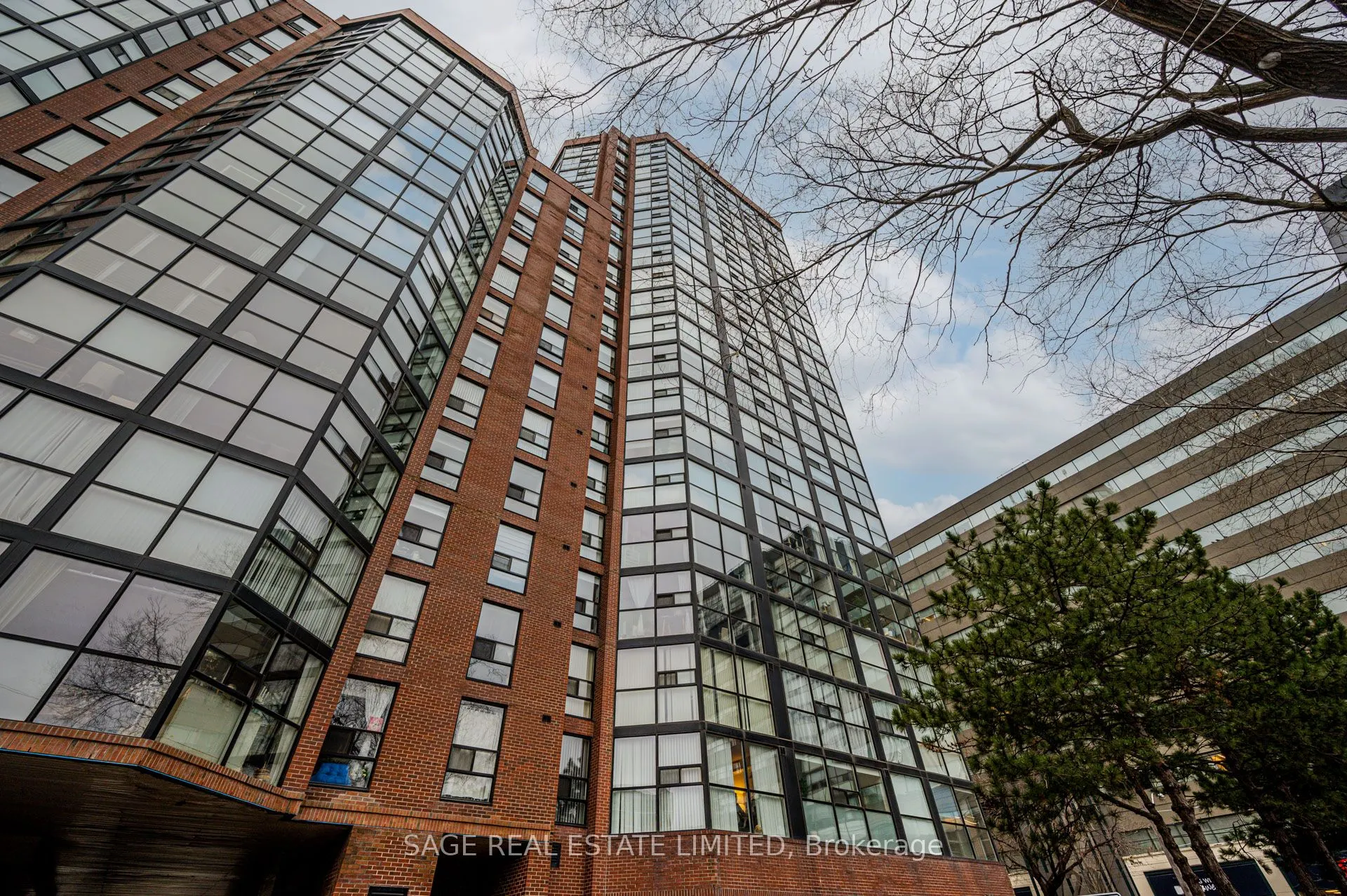 705 King Street W, #204