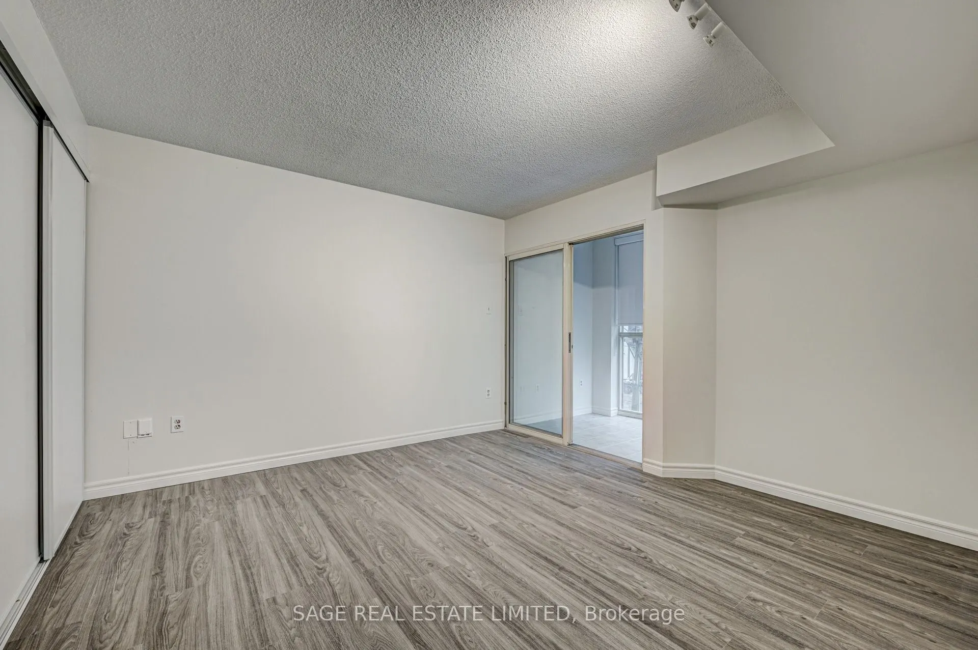 705 King Street W, #204