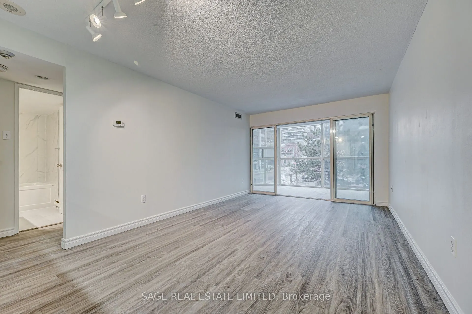 705 King Street W, #204