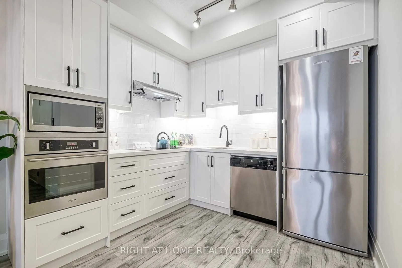 120 Harrison Garden Boulevard, #1507