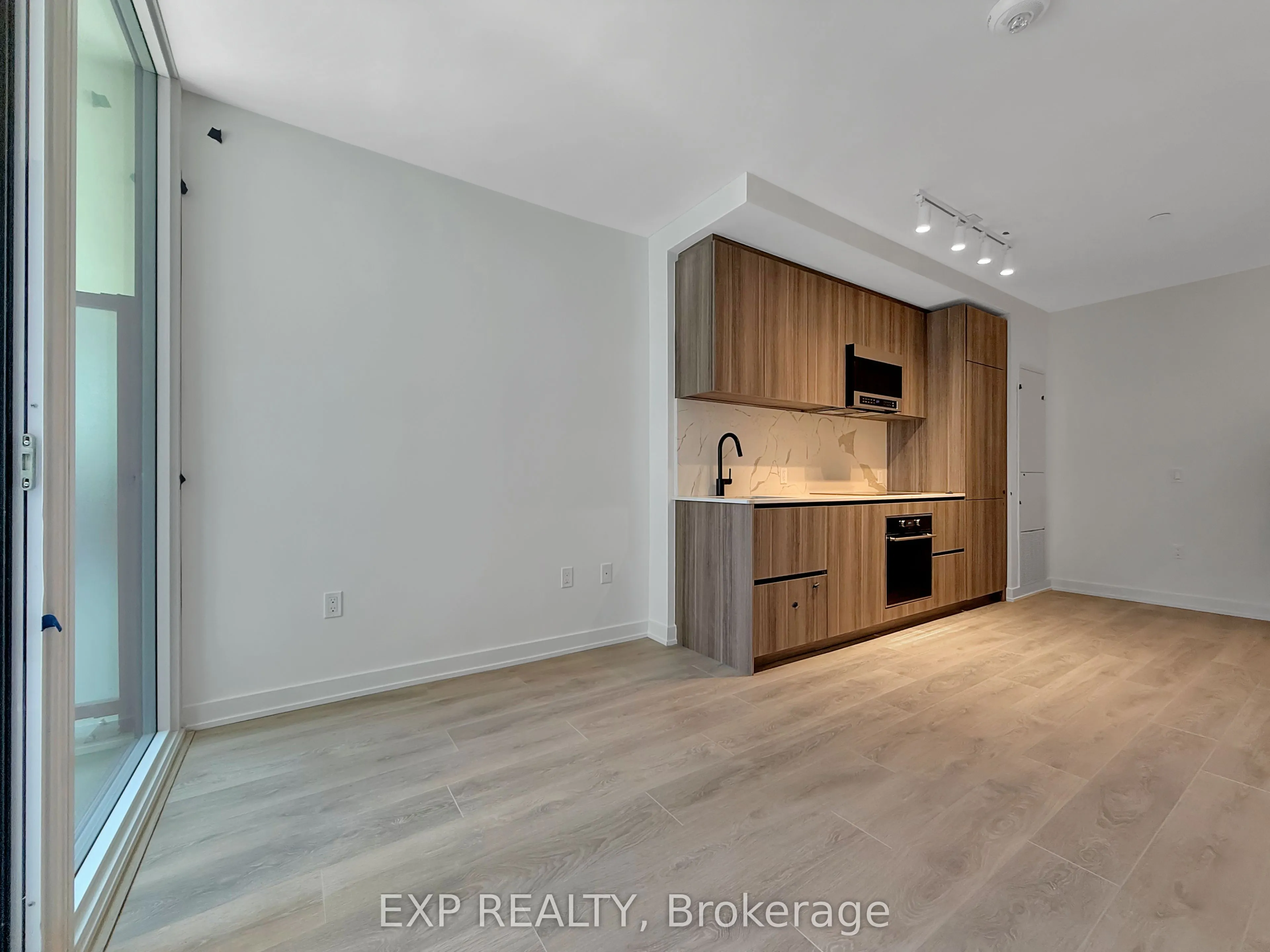 117 Broadway Avenue, #601