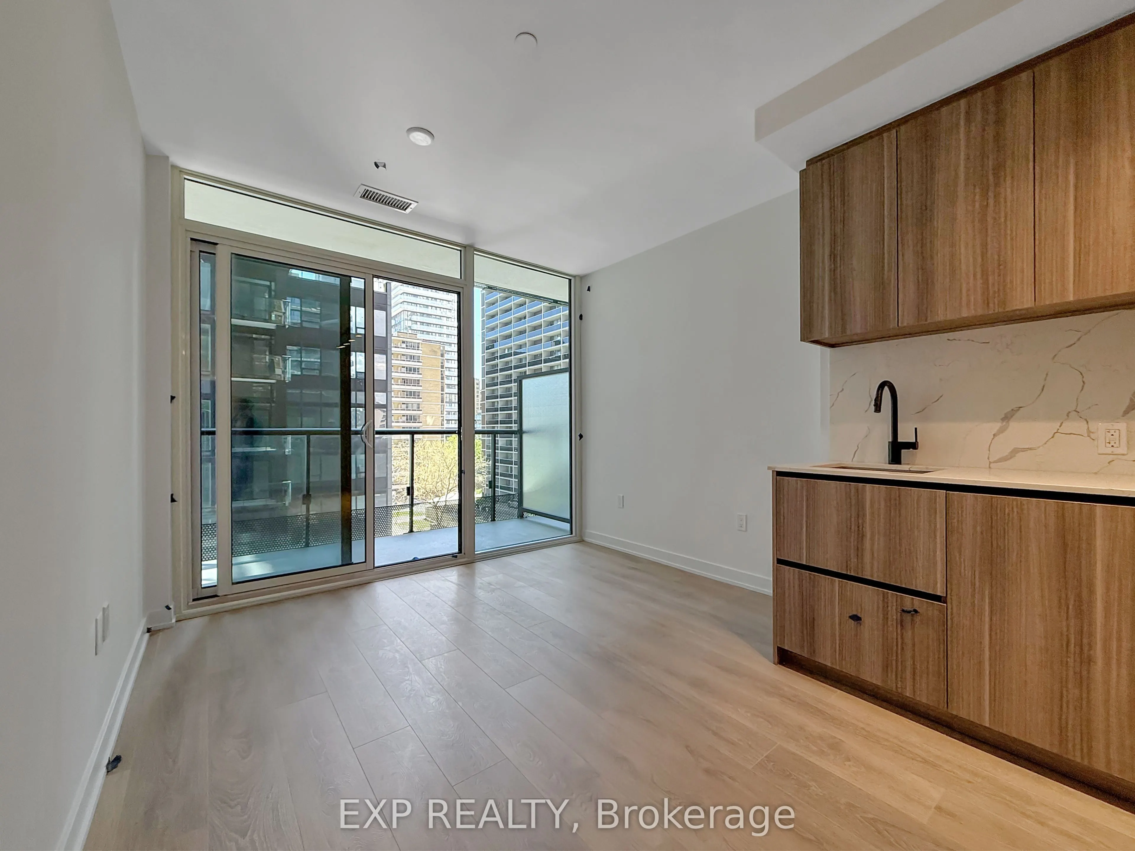 117 Broadway Avenue, #601