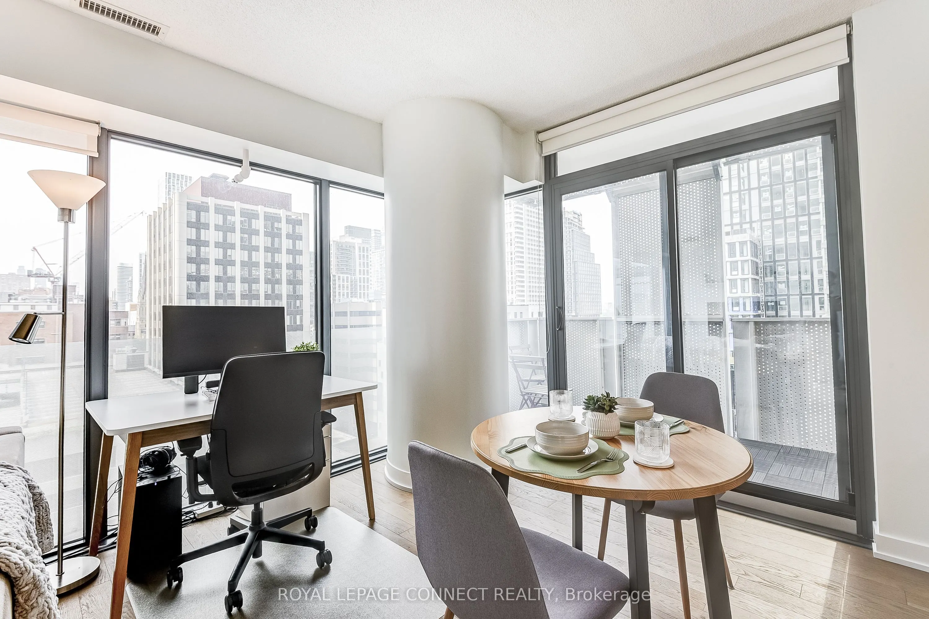 25 Richmond Street E, #902