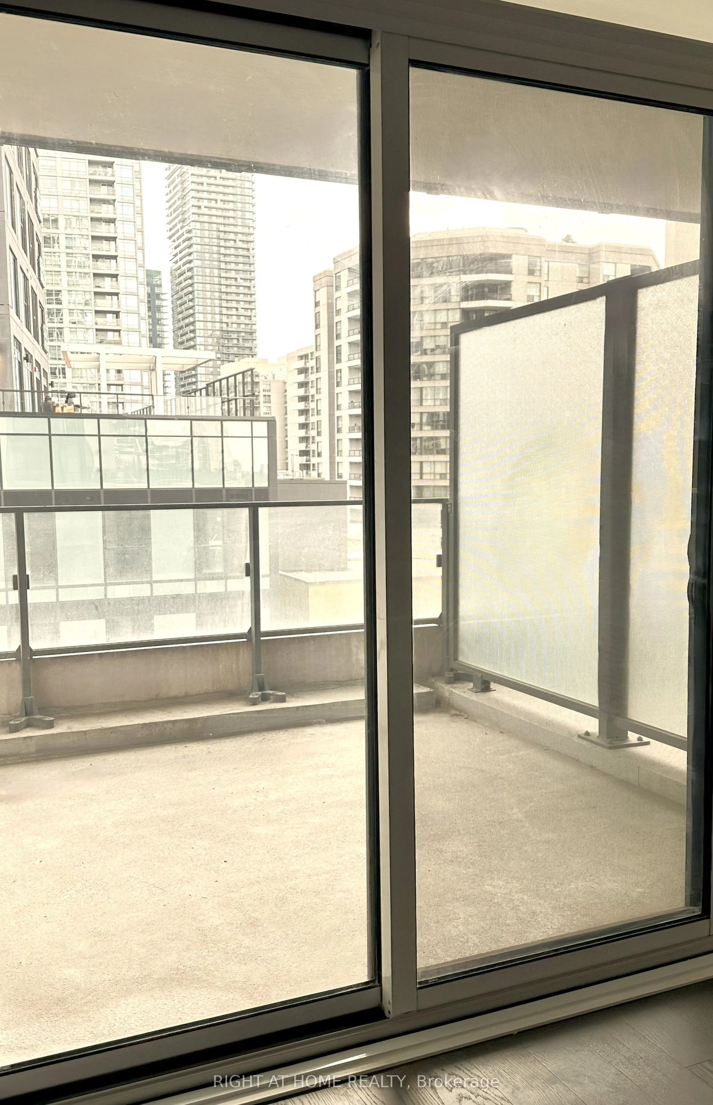 5 Soudan Avenue, #1008