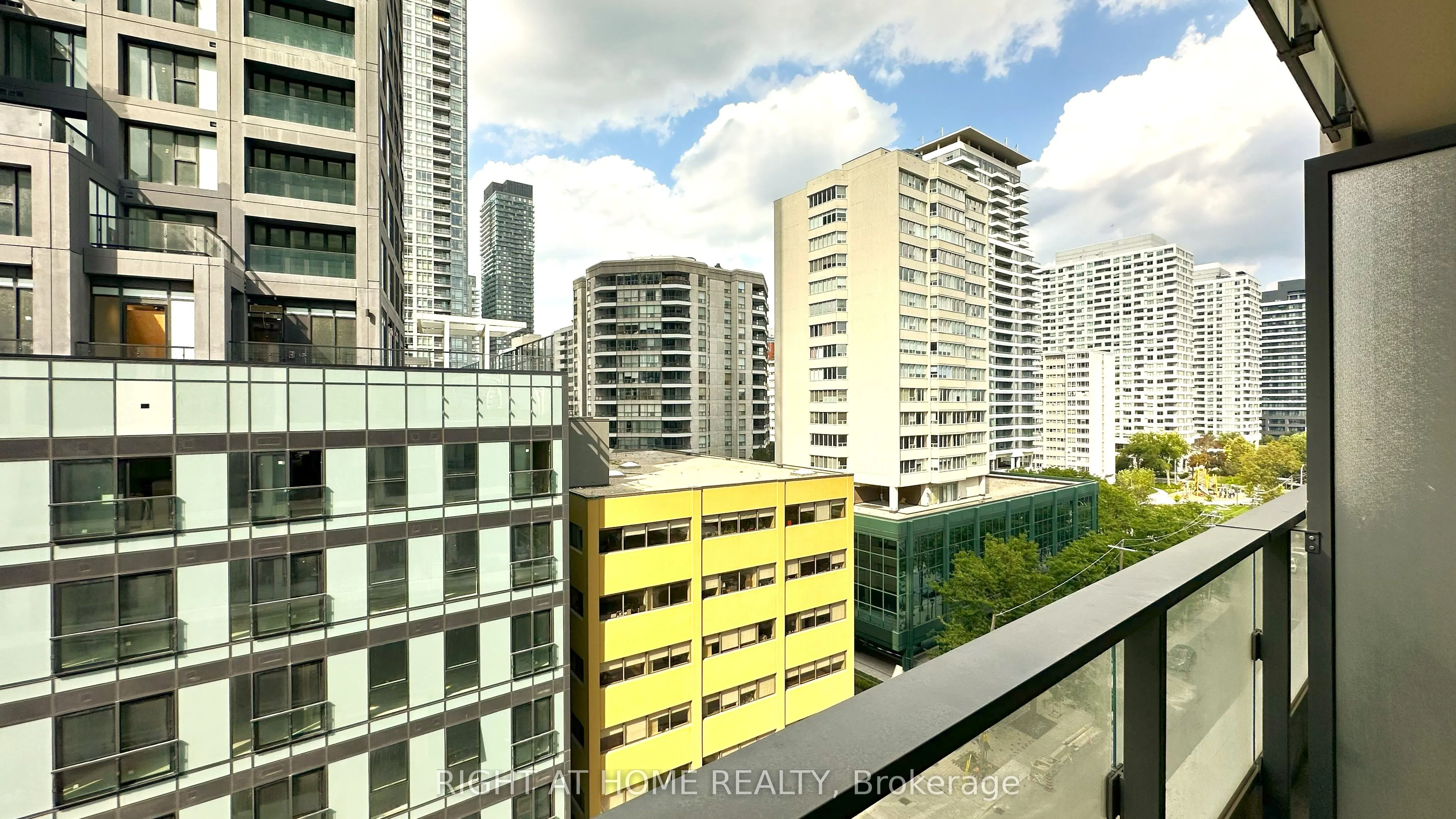 5 Soudan Avenue, #1008