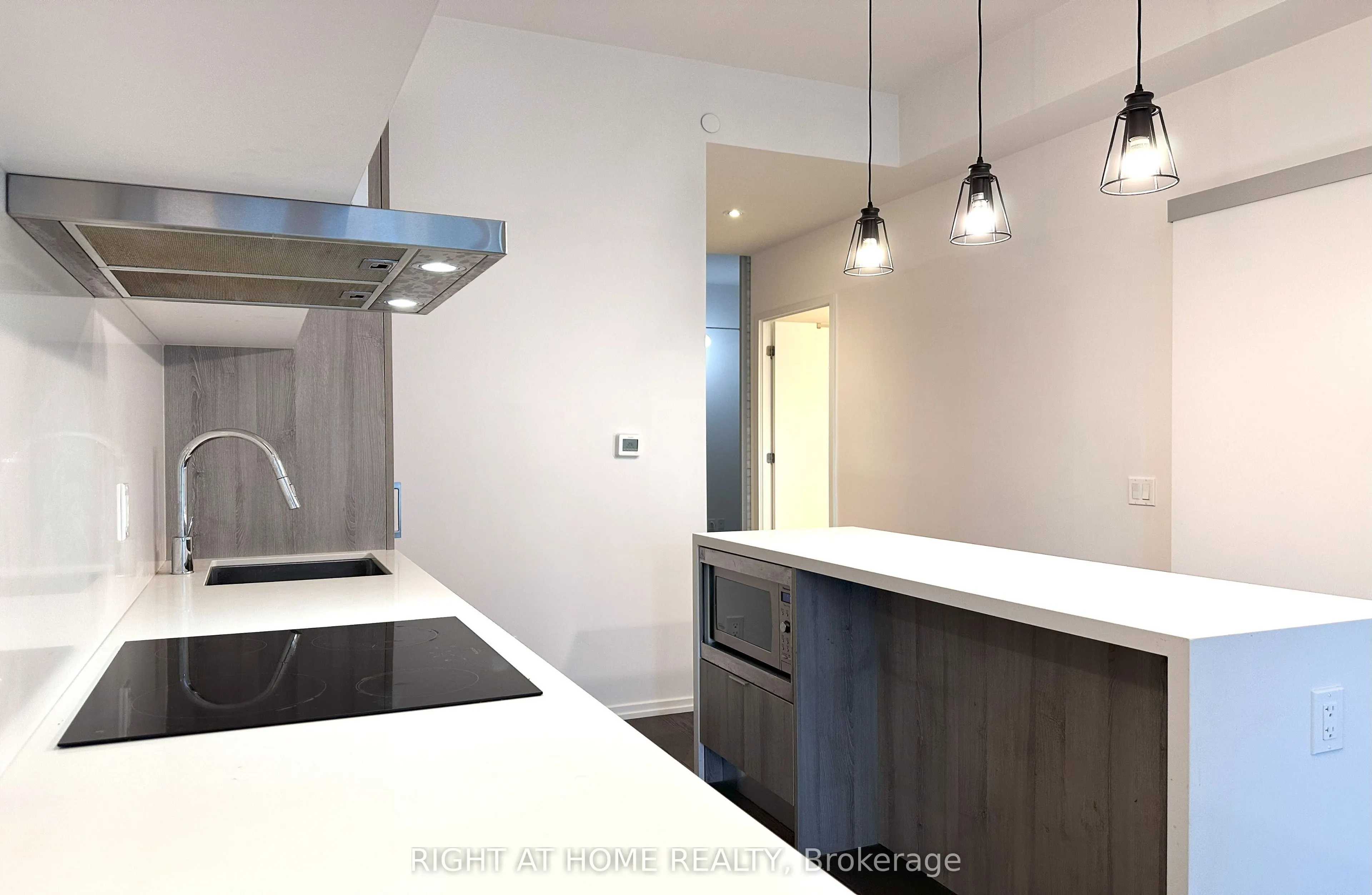 5 Soudan Avenue, #1008