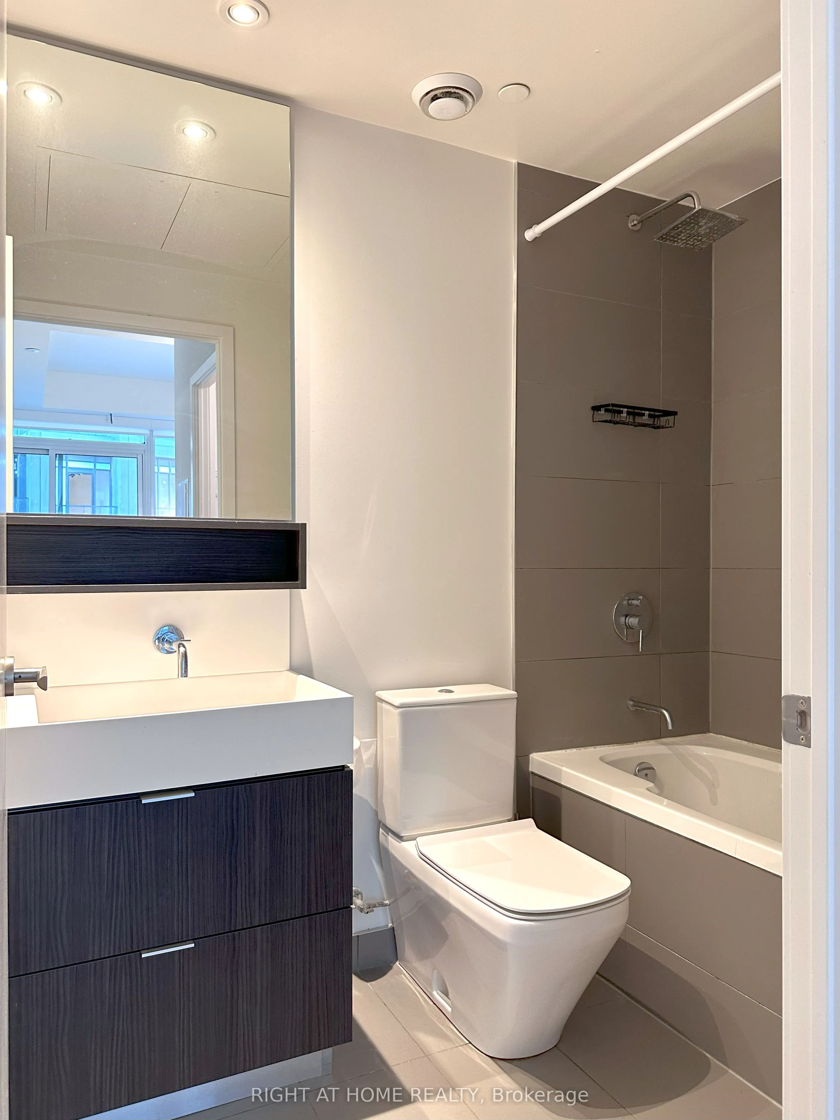 5 Soudan Avenue, #1008