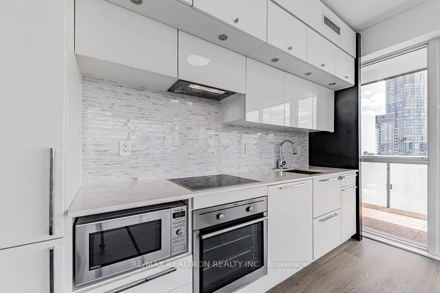 15 Grenville Street, #3303