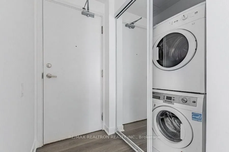 15 Grenville Street, #3303