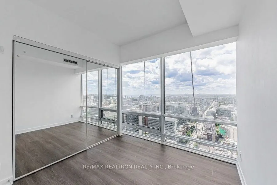 15 Grenville Street, #3303