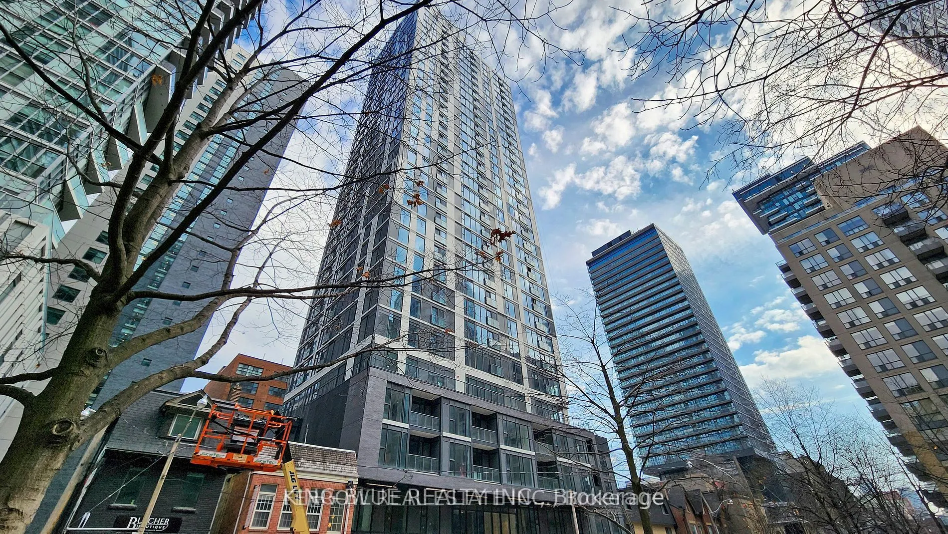 65 Mutual Street, #403