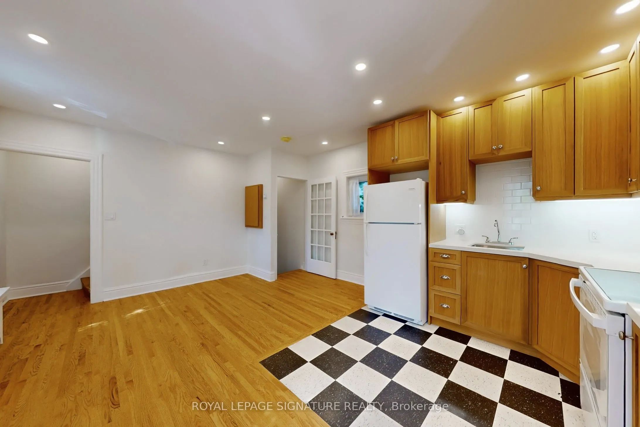 966 Dundas Street W, #A