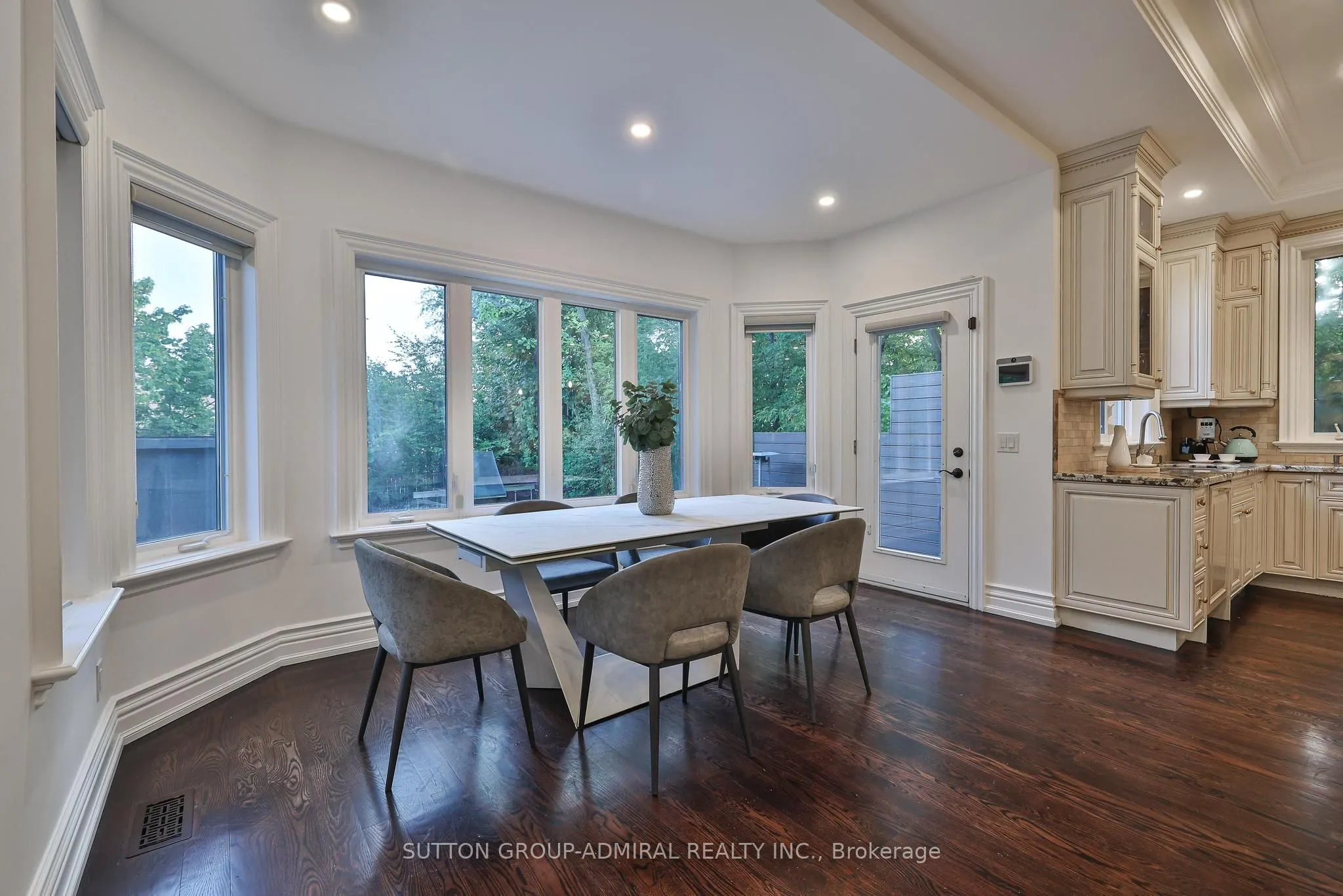 453 Glengrove Avenue W