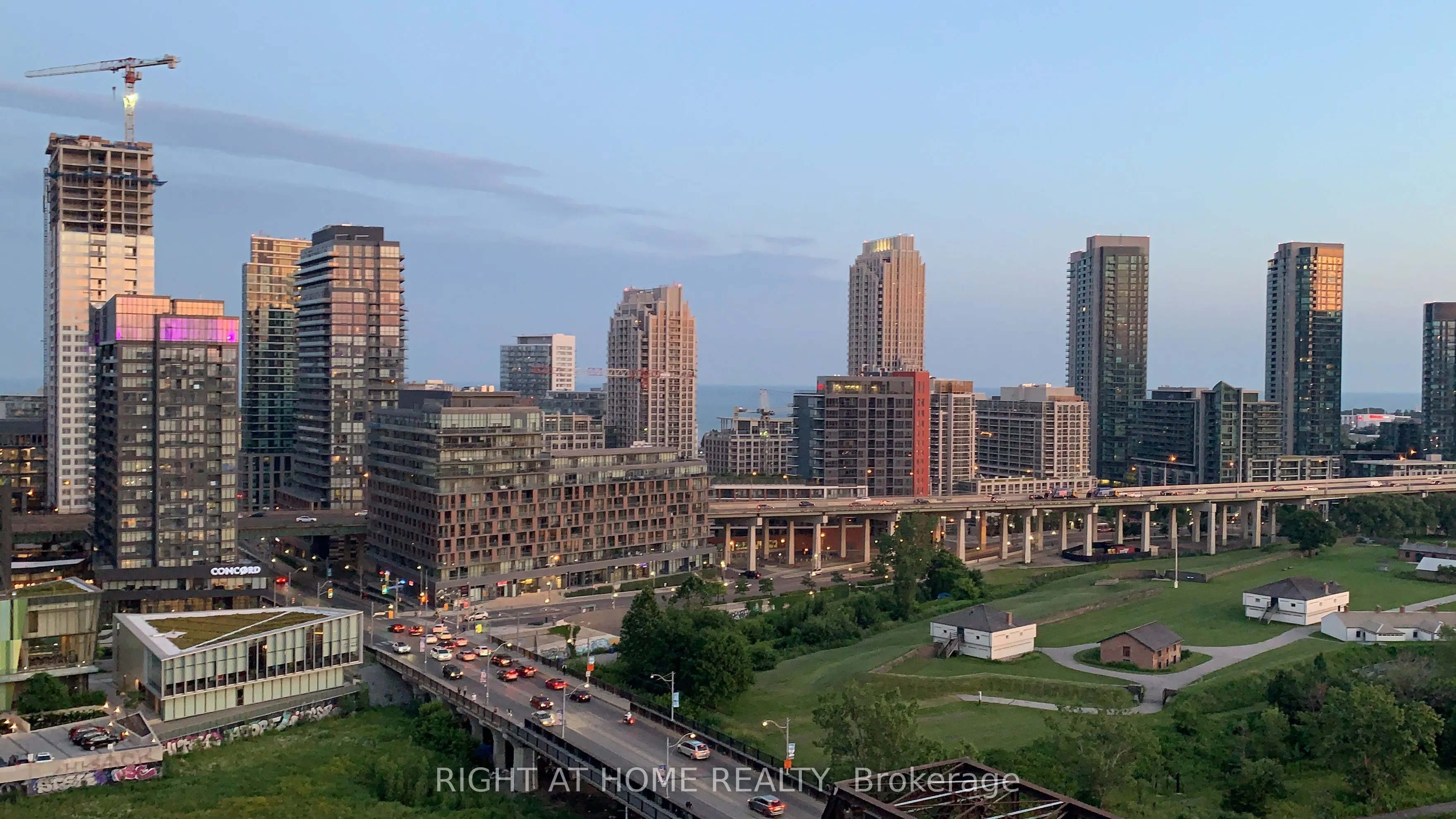 576 Front Street W, #1506E