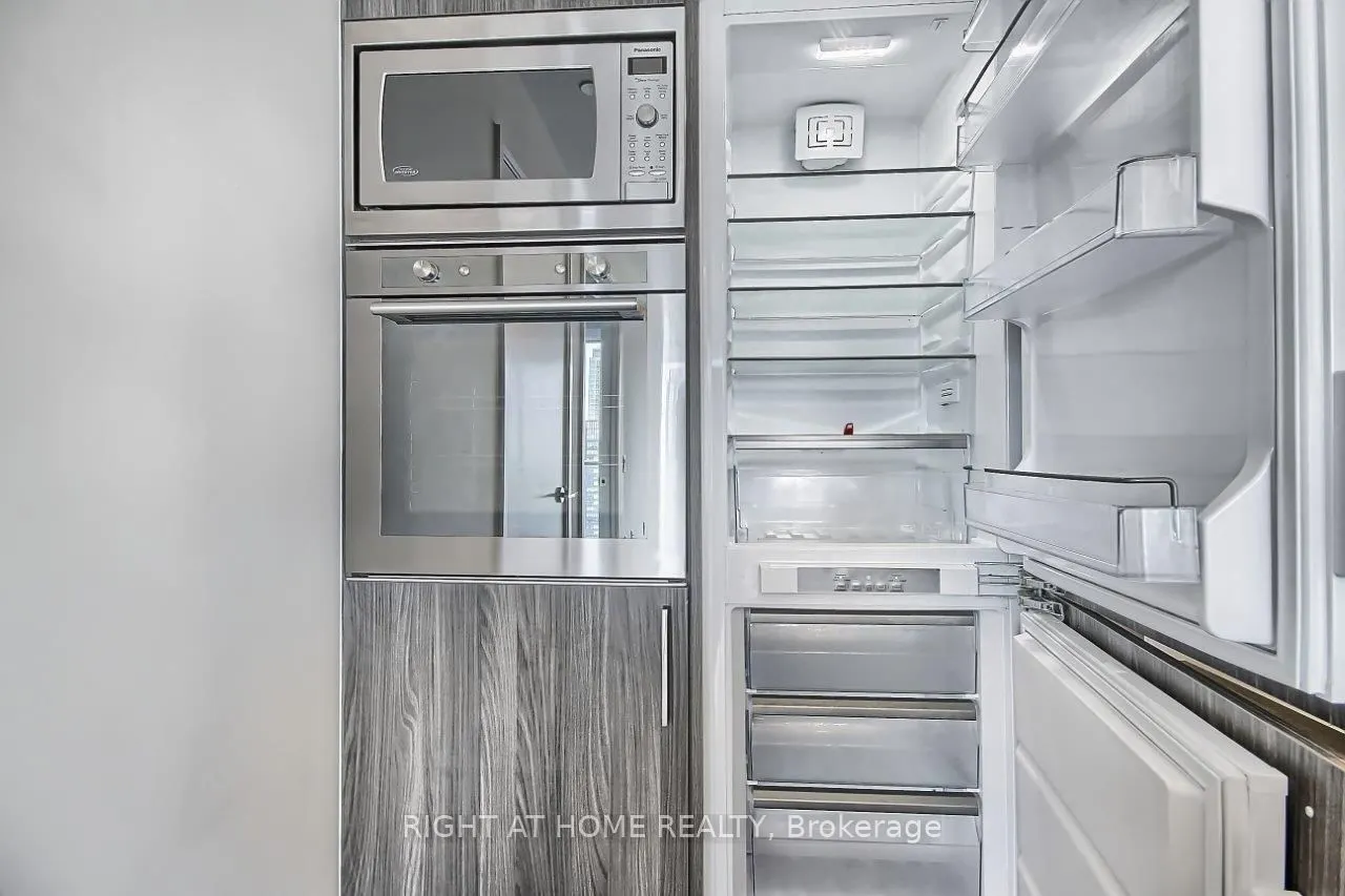 576 Front Street W, #1506E