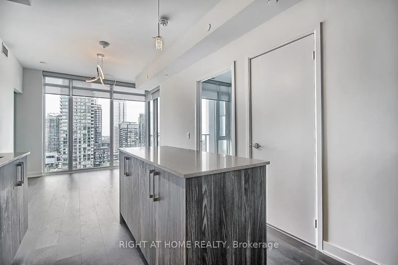 576 Front Street W, #1506E