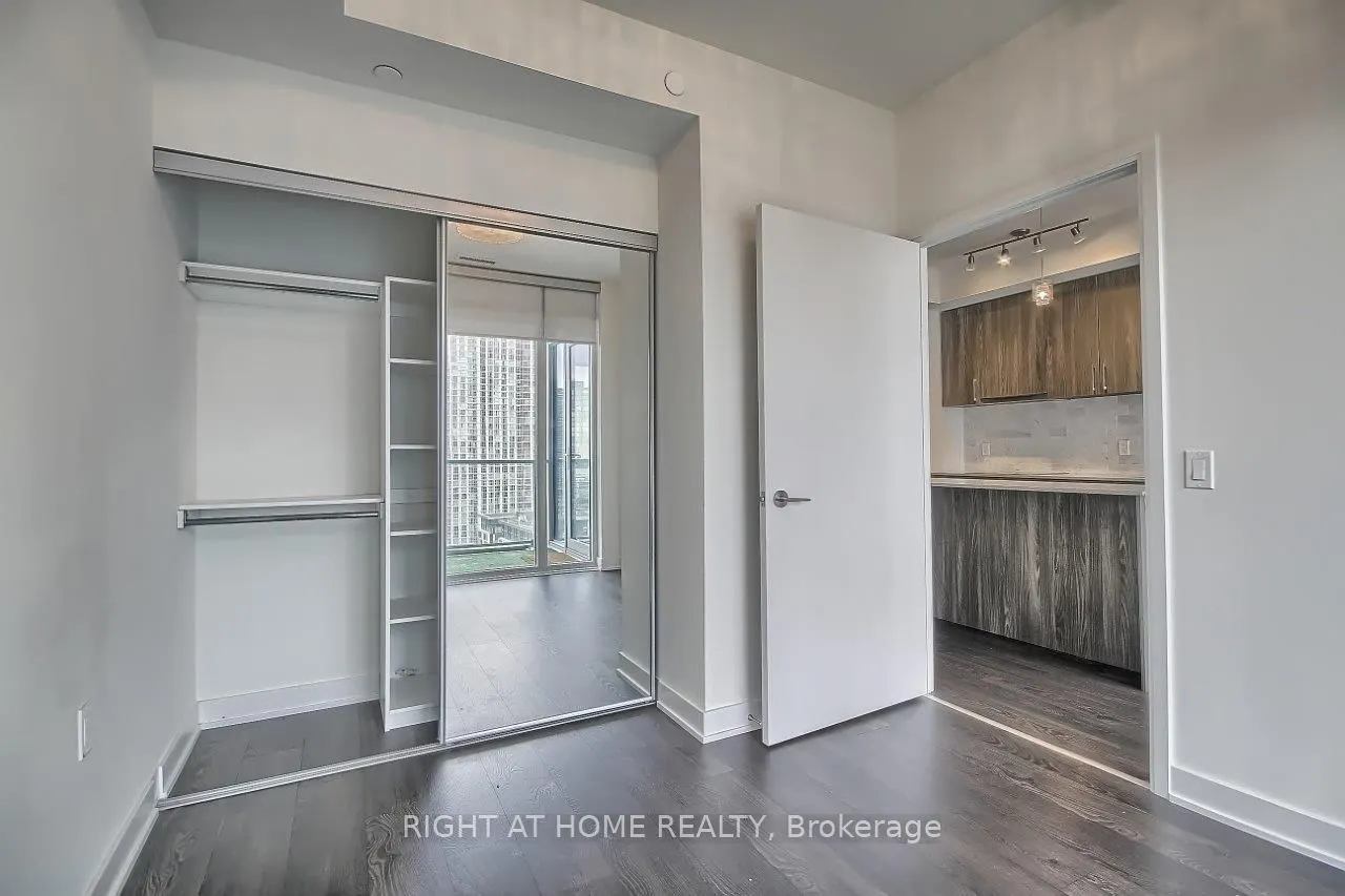 576 Front Street W, #1506E