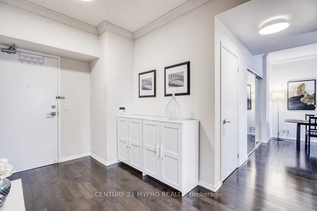 832 Bay Street, #2810