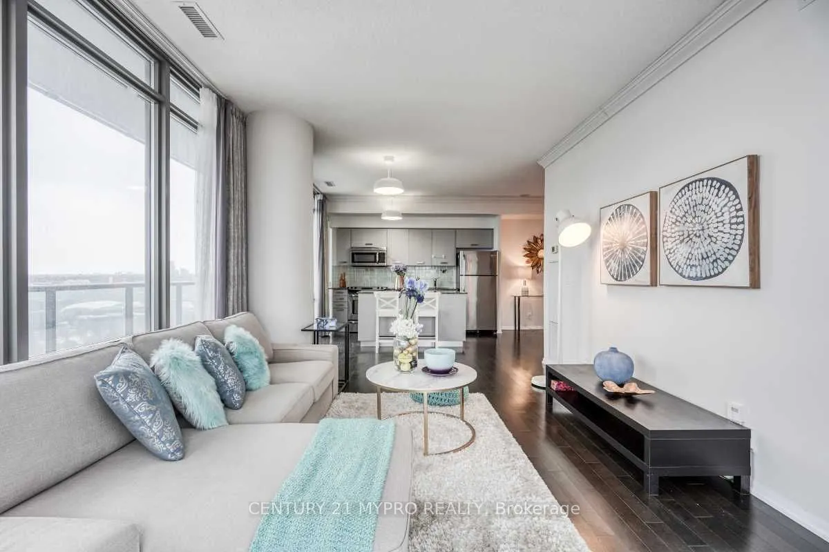 832 Bay Street, #2810