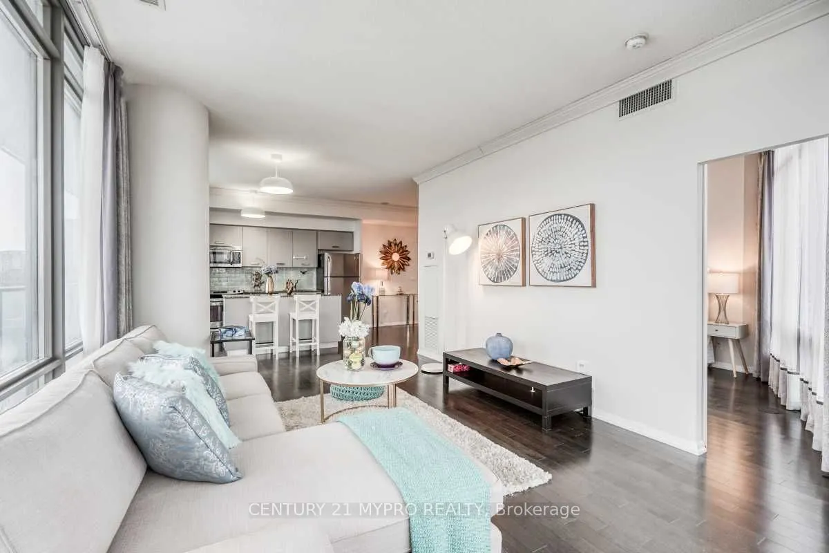 832 Bay Street, #2810