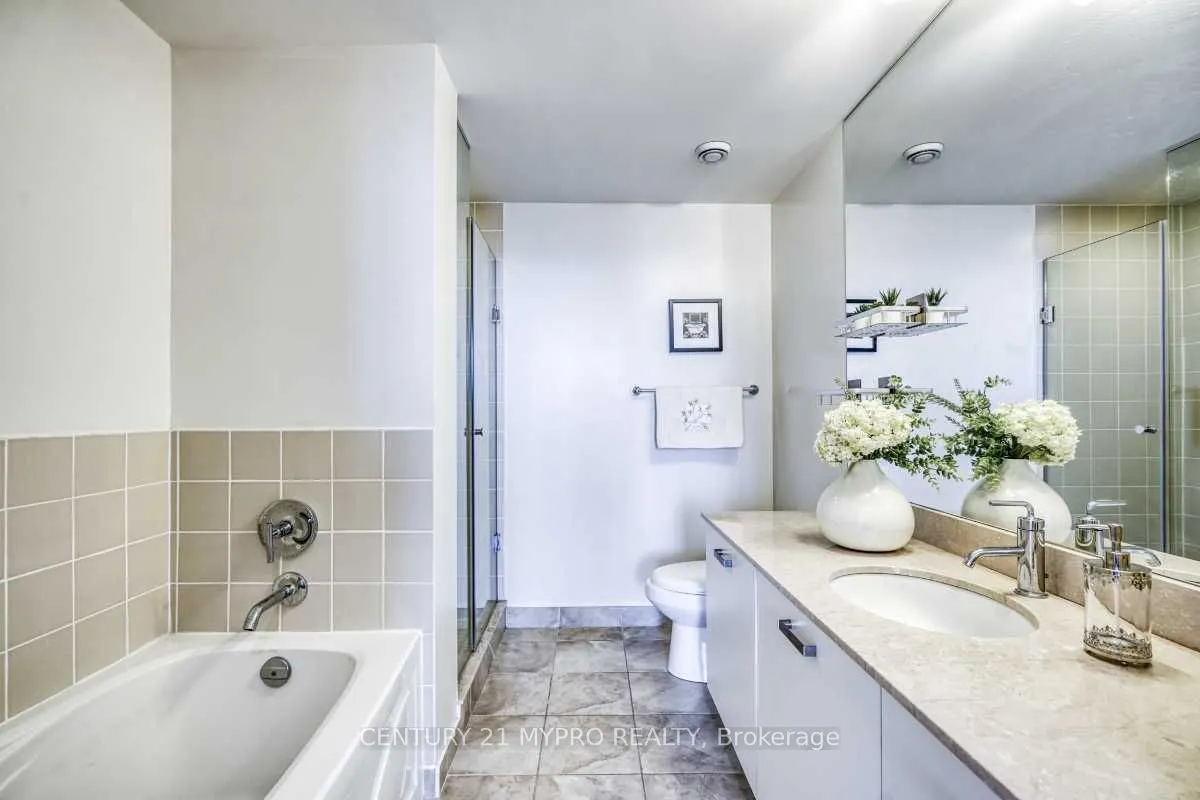 832 Bay Street, #2810