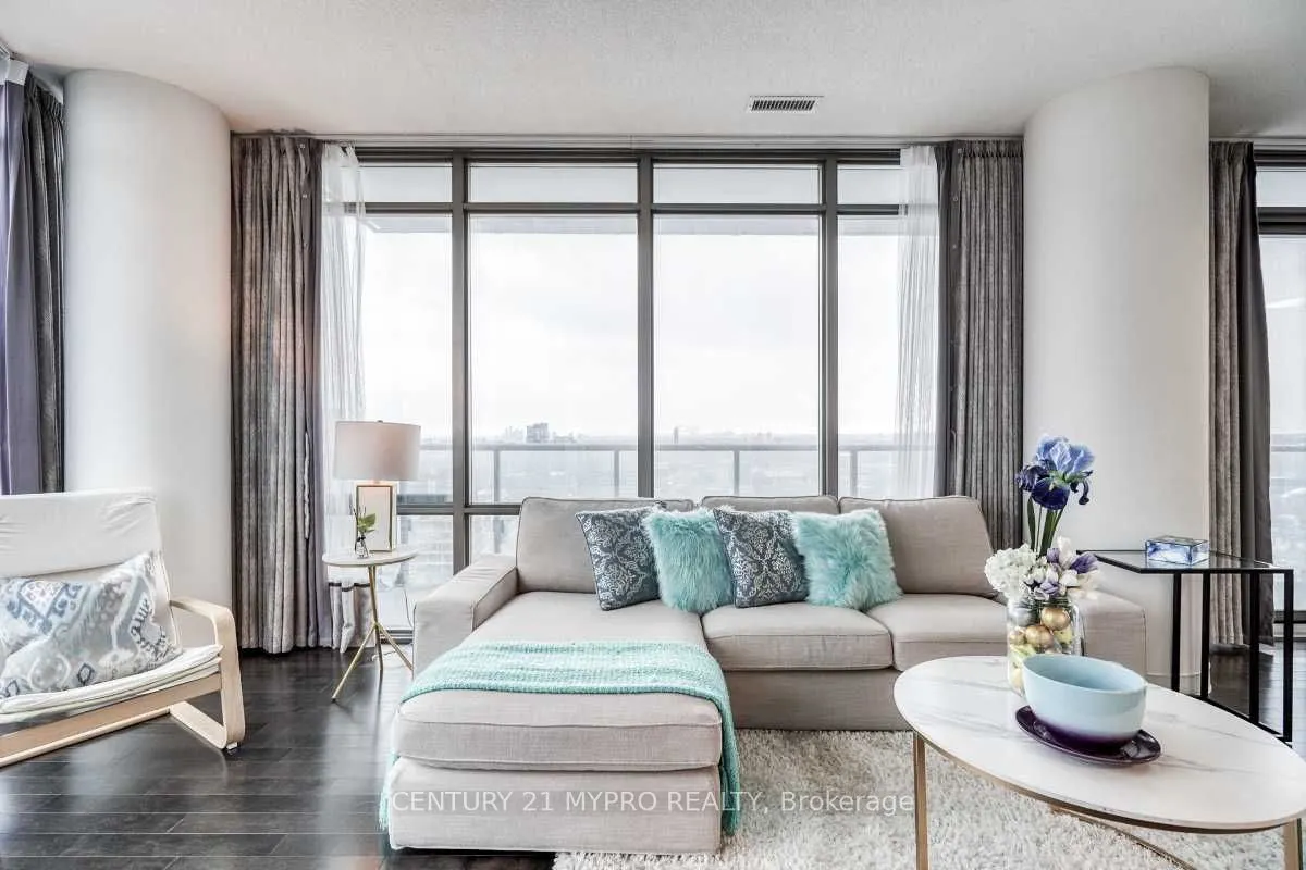 832 Bay Street, #2810